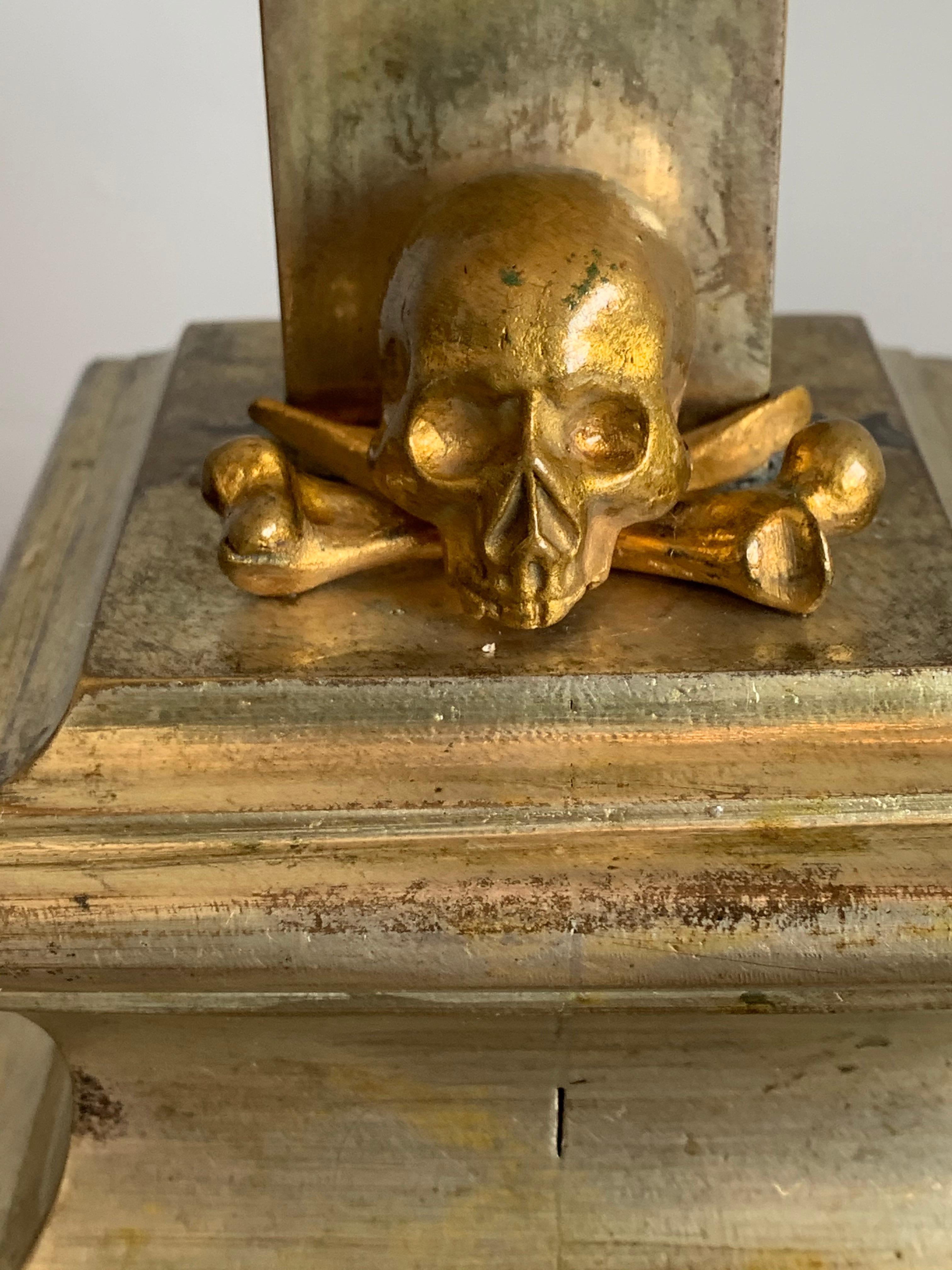 Crucifix ancien en bronze argenté de style néo-gothique avec un Christ Corpus en bronze doré en vente 3