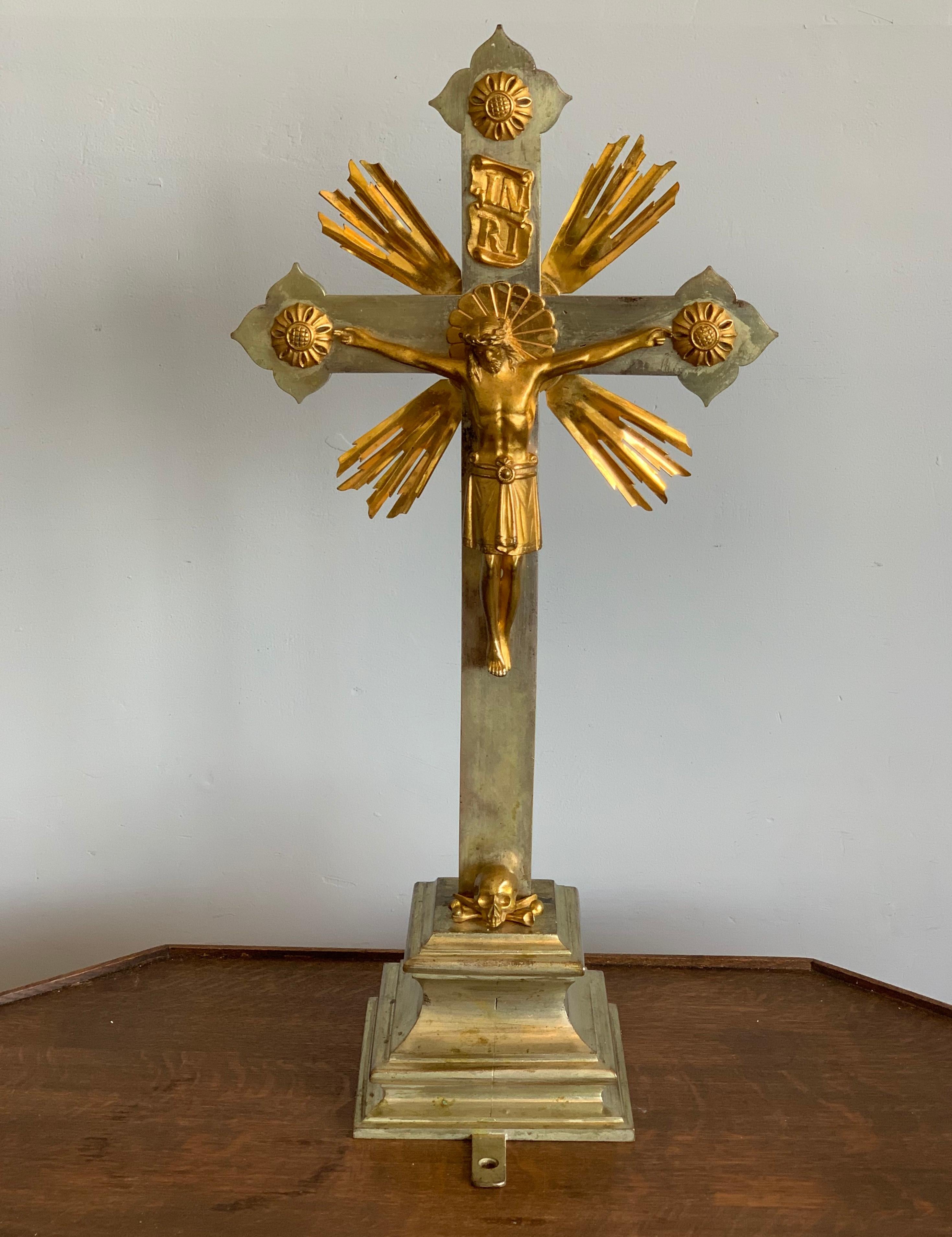 Crucifix ancien en bronze argenté de style néo-gothique avec un Christ Corpus en bronze doré en vente 6