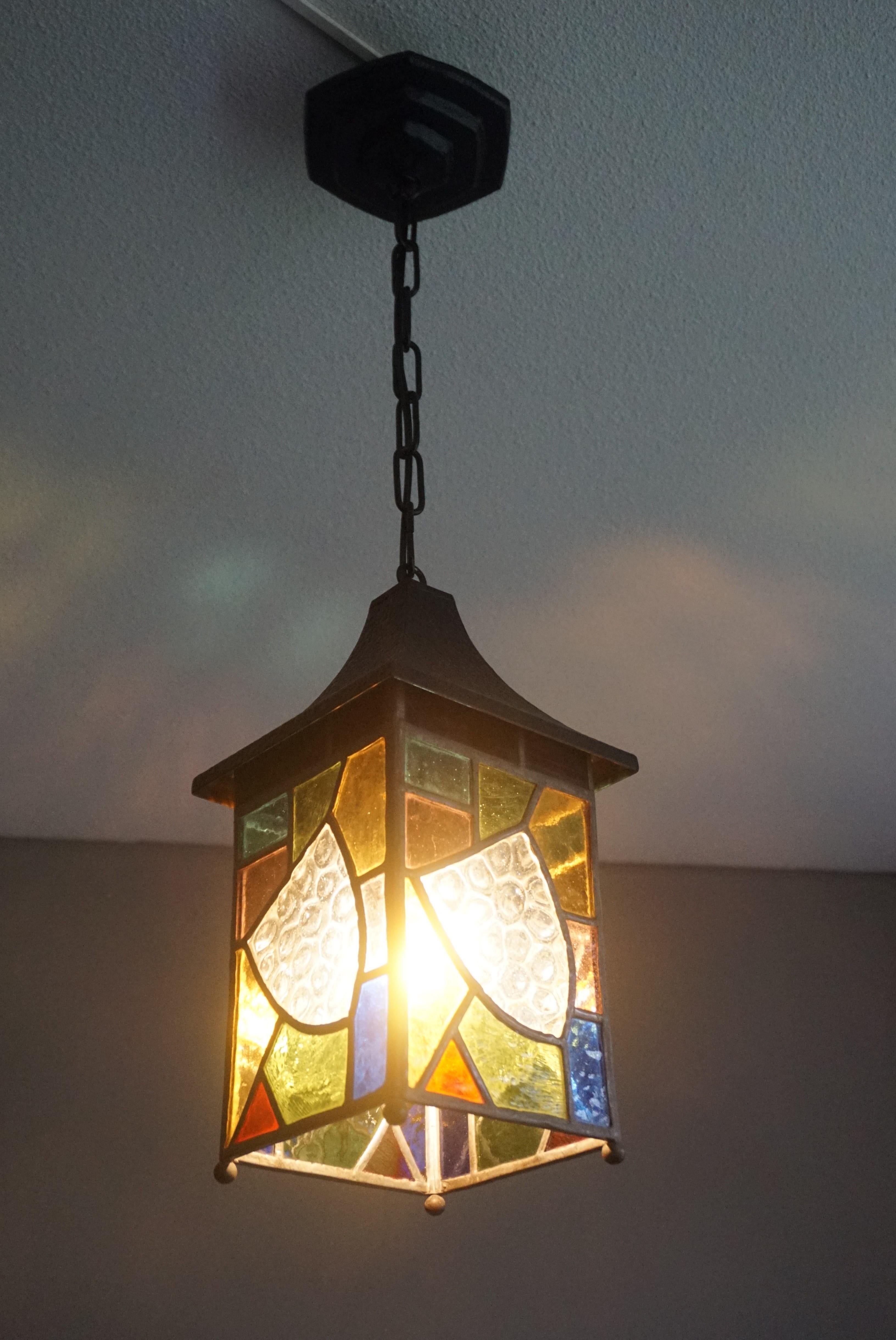 Stunning and superb condition, Medieval style hallway lantern pendant.

This marvelous antique hallway pendant is another one of our recent great finds. All four art glass panels come with a Medieval style shield in the middle. The type of