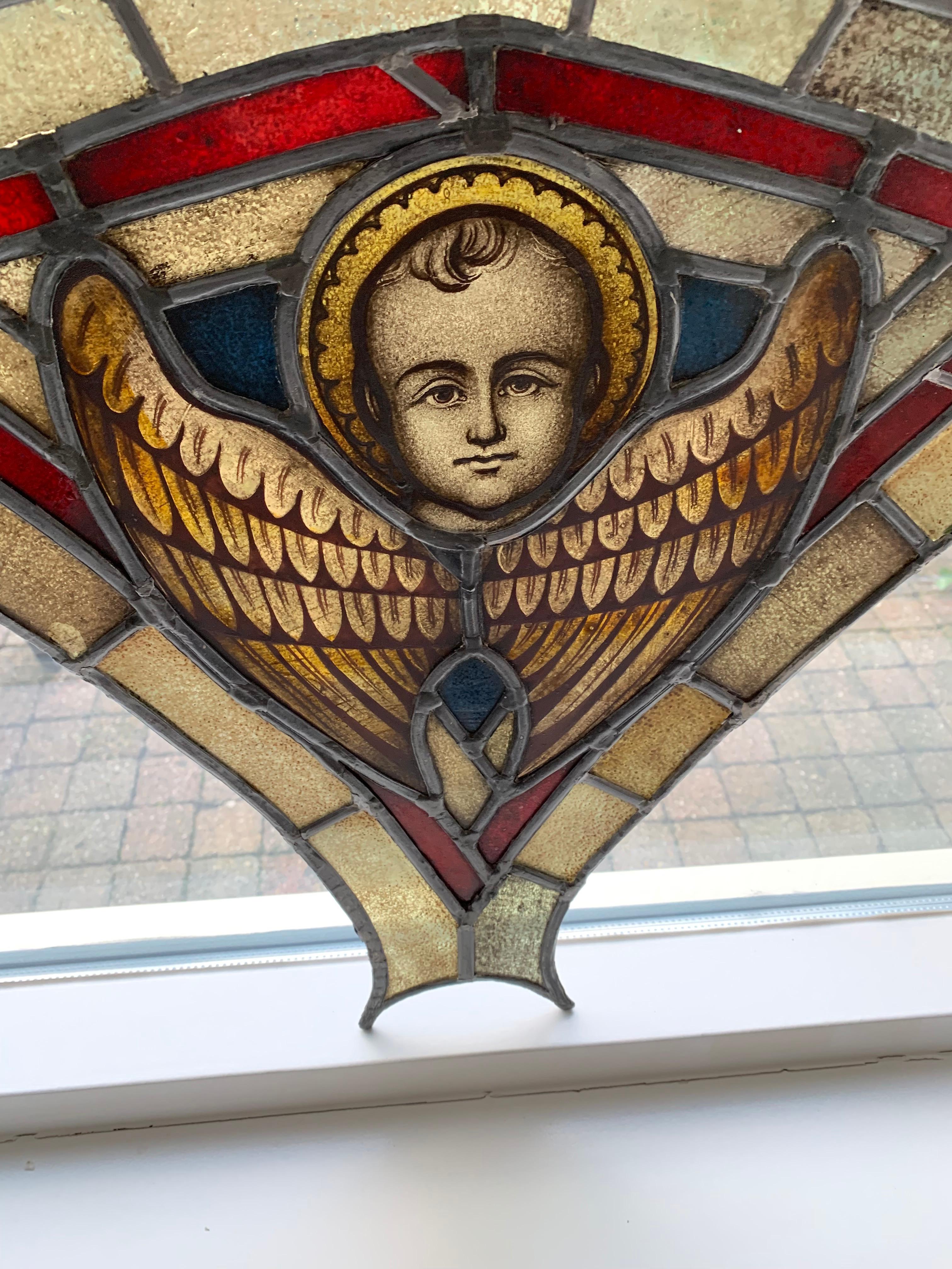 Antike Gotik-Revival-Fenster-Hängelampe aus Buntglas und Glas mit Jungem Christus (Handgefertigt) im Angebot
