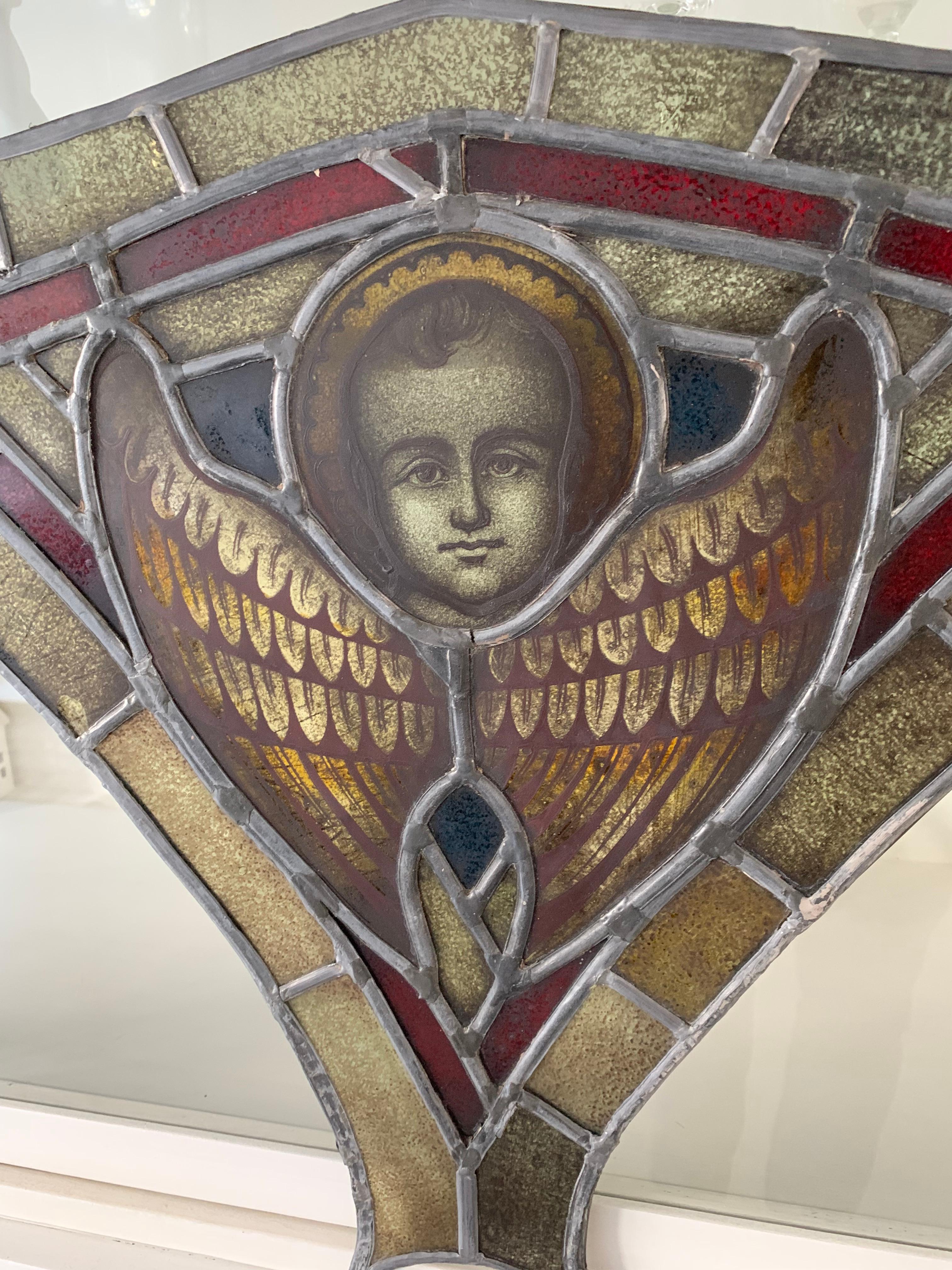 Antike Gotik-Revival-Fenster-Hängelampe aus Buntglas und Glas mit Jungem Christus im Angebot 2