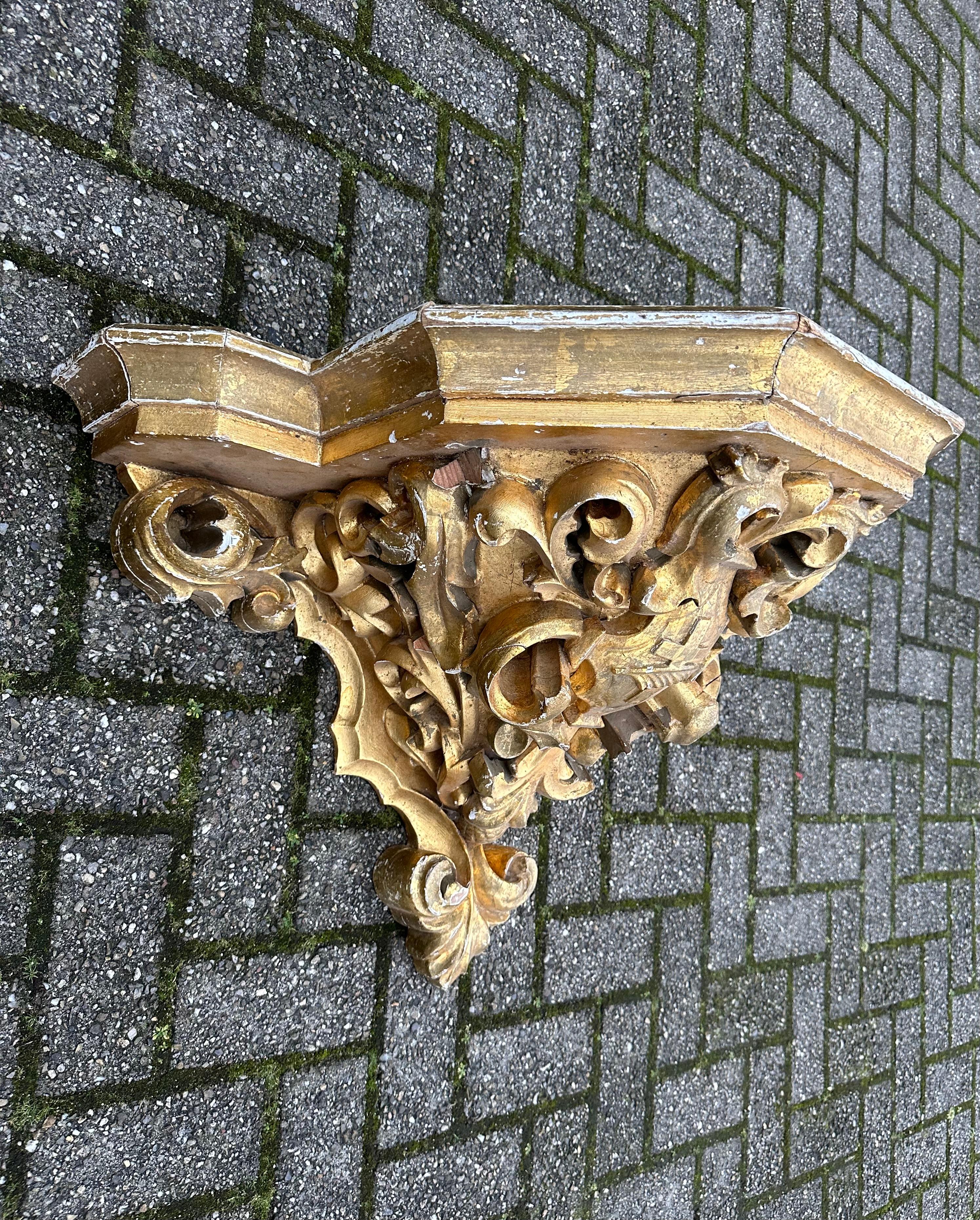 Antique Gothic Revival Top Quality Hand Carved & Gilt Wooden Church Wall Bracket For Sale 6