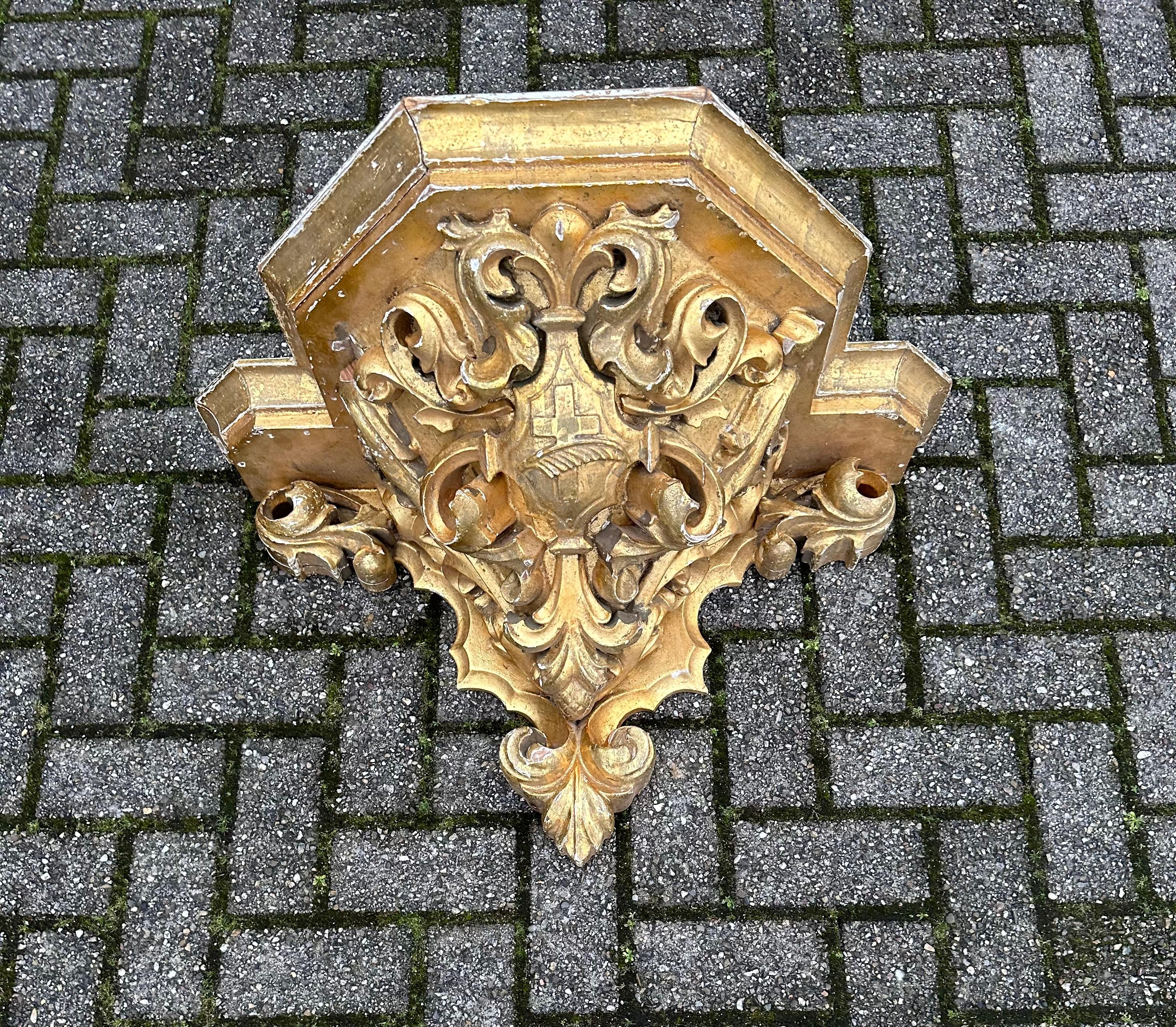 Antique Gothic Revival Top Quality Hand Carved & Gilt Wooden Church Wall Bracket For Sale 7