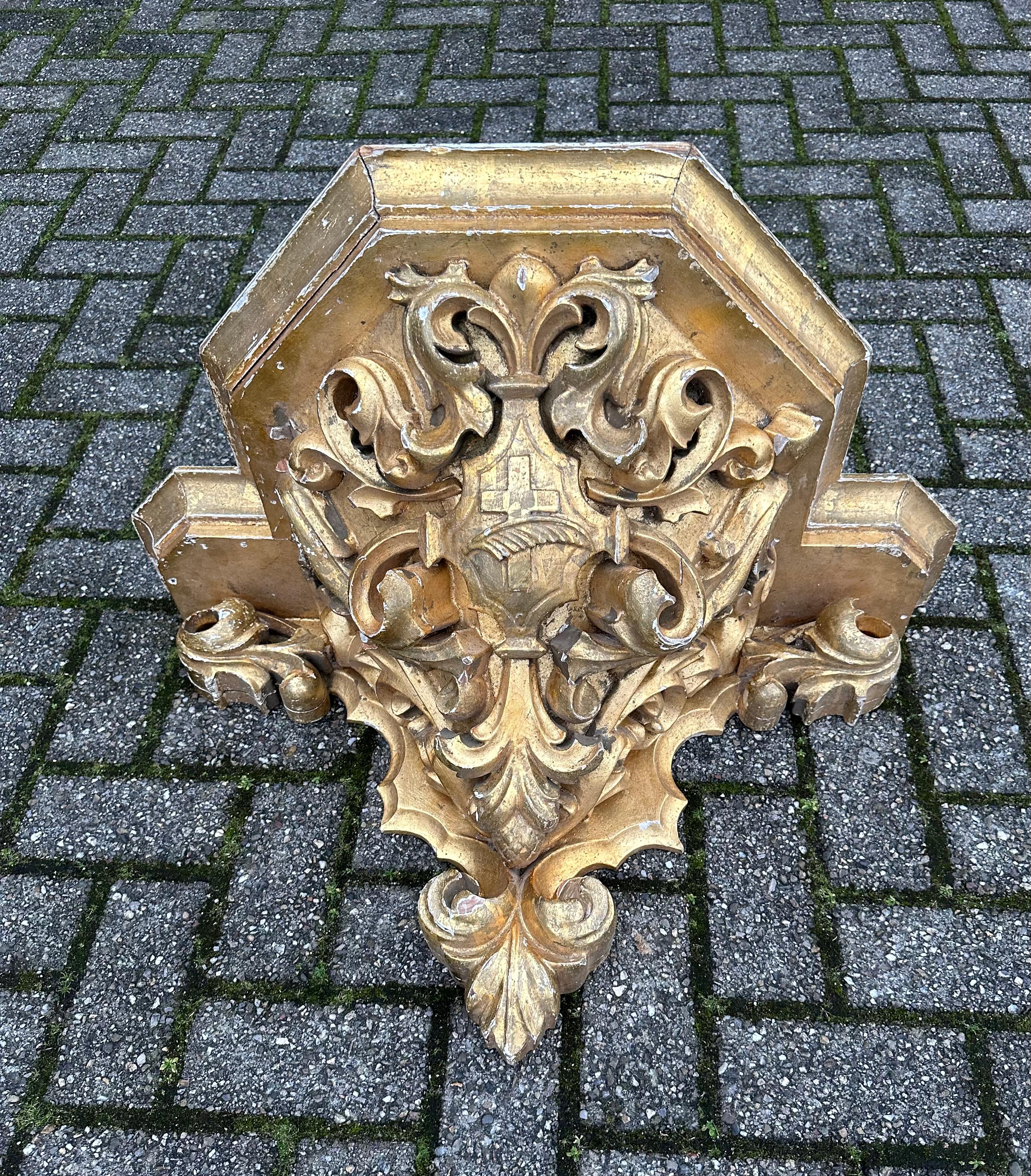 Antique Gothic Revival Top Quality Hand Carved & Gilt Wooden Church Wall Bracket For Sale 12