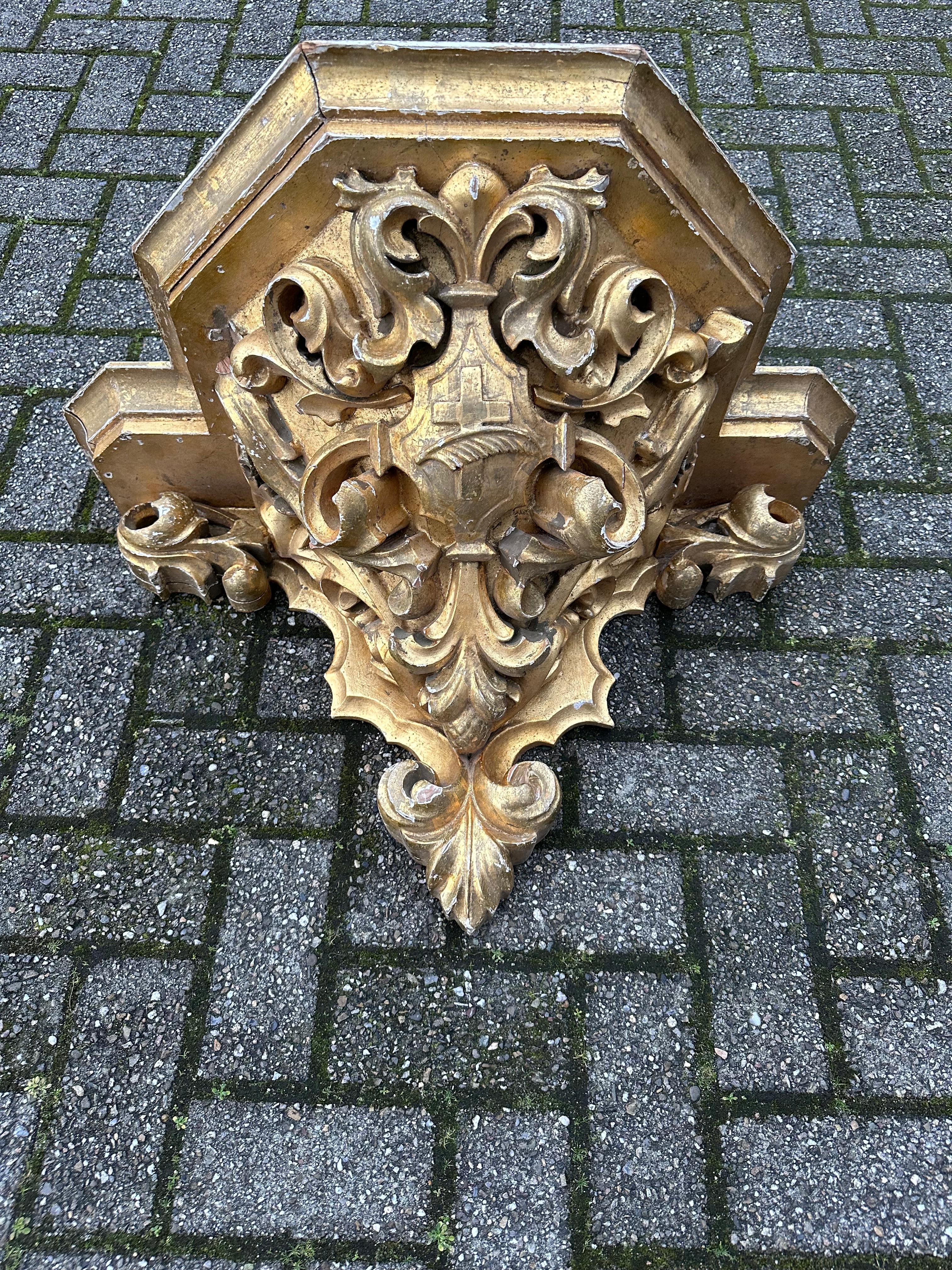 Antique Gothic Revival Top Quality Hand Carved & Gilt Wooden Church Wall Bracket For Sale 13