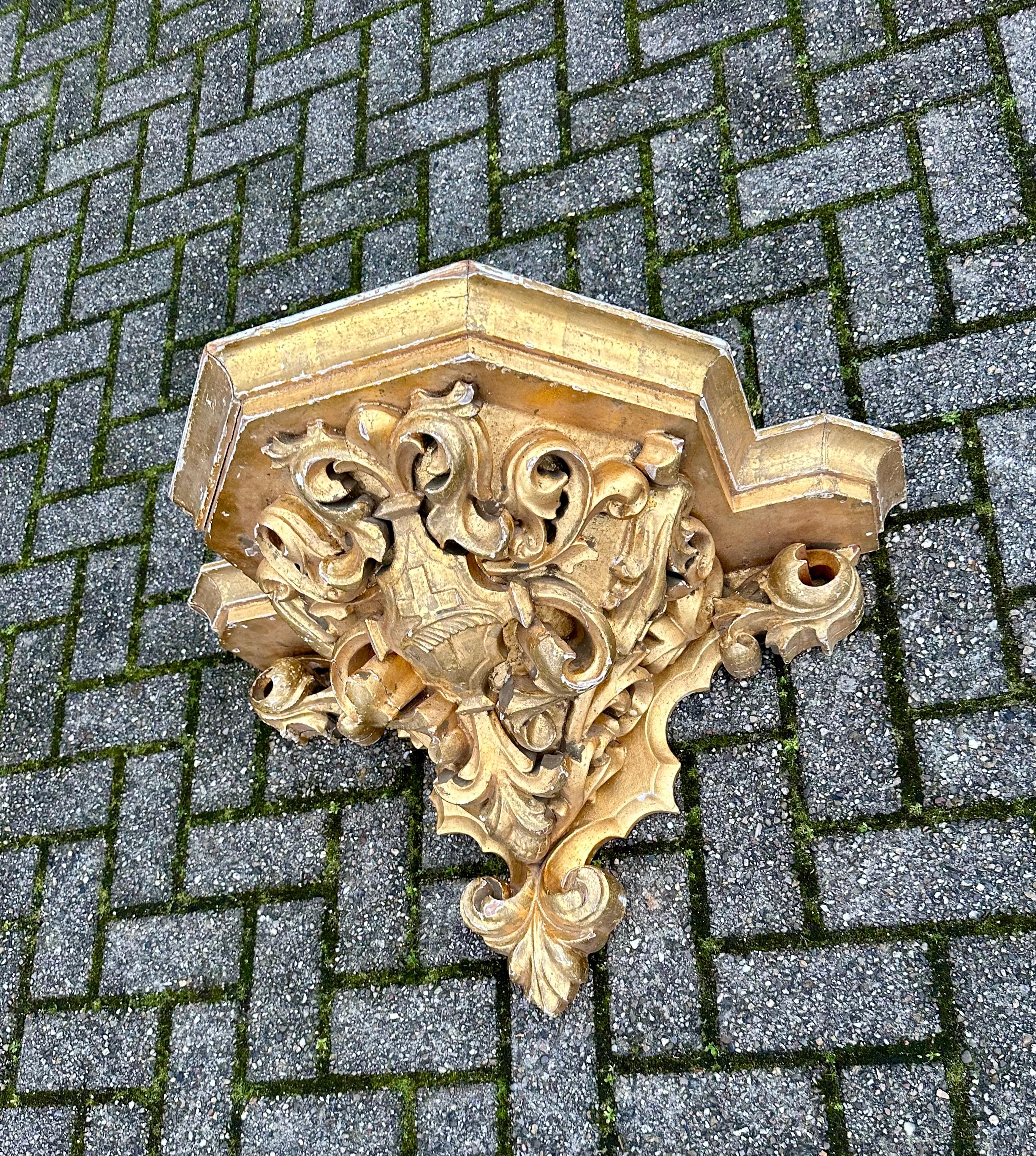 Antique Gothic Revival Top Quality Hand Carved & Gilt Wooden Church Wall Bracket In Good Condition For Sale In Lisse, NL