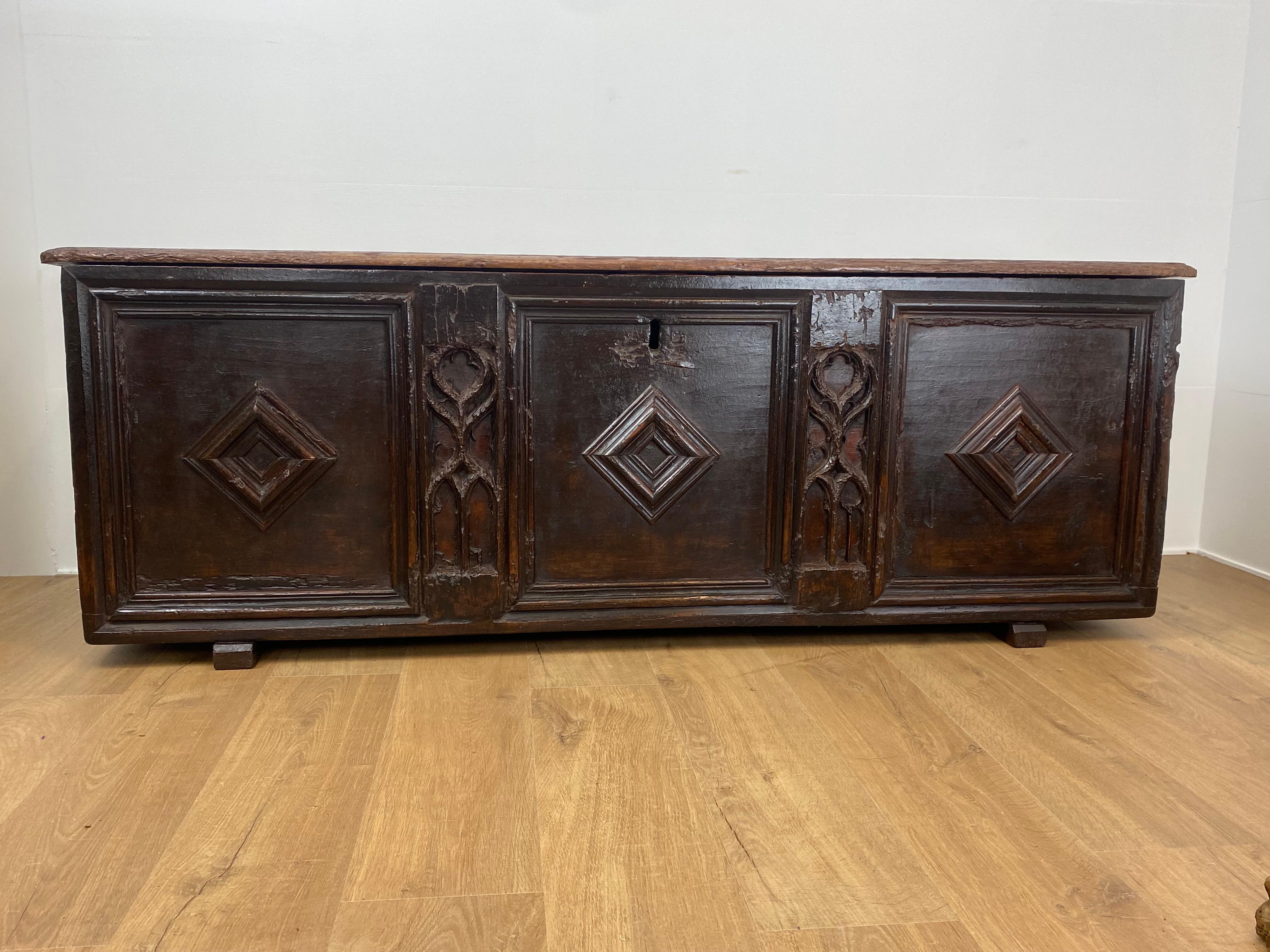 Exceptional Spanish Gothic Trunk from the early 16th century,
simple geometric lines and decorations,
good old patina and shine of the wood,
powerful piece of furniture,
ideal to combine with Contemporary Art.