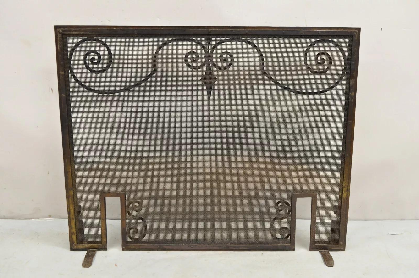 Antique écran de cheminée gothique de la Renaissance espagnole en fer martelé à volutes en vente 3