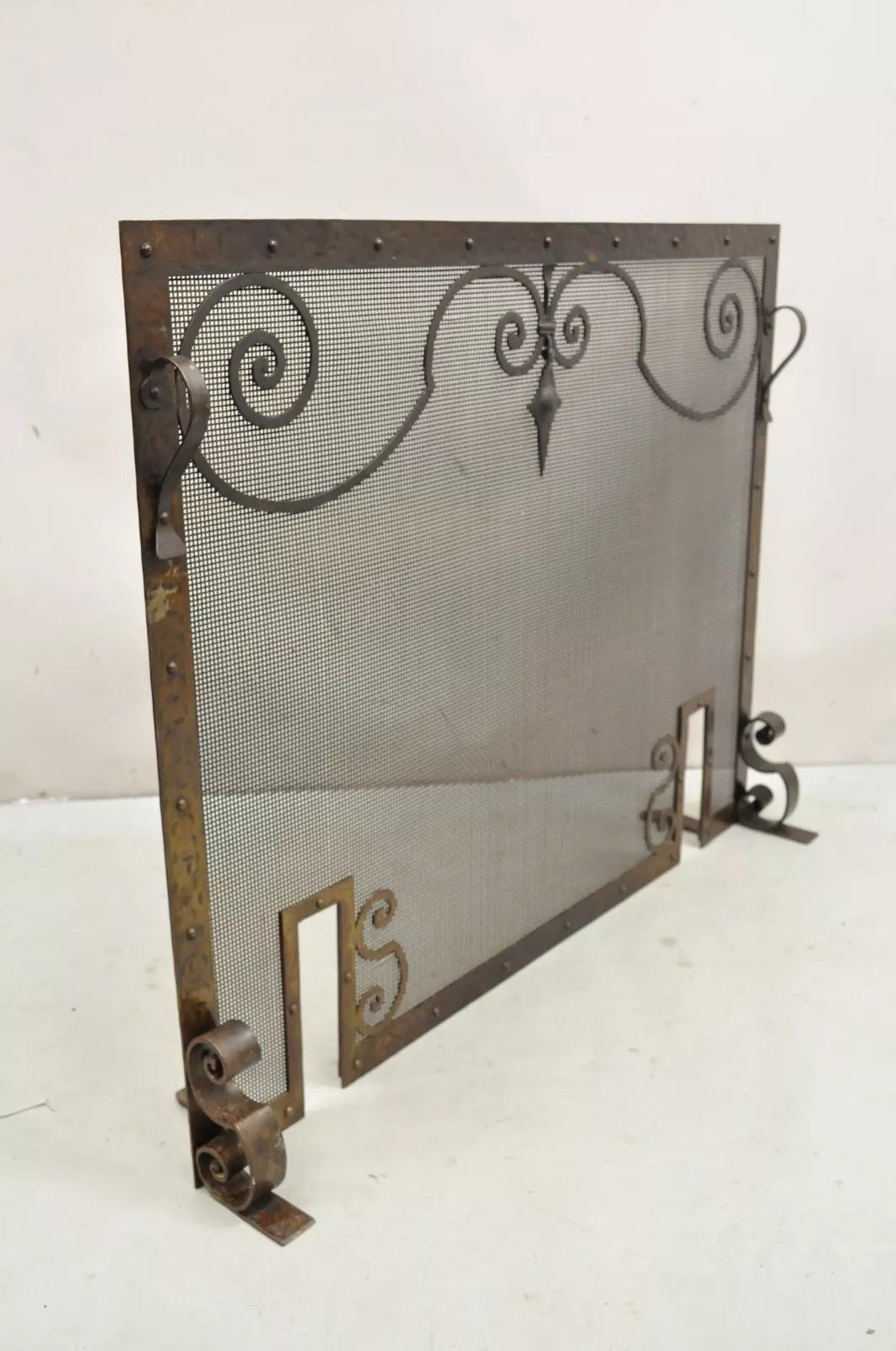 Antique écran de cheminée gothique de la Renaissance espagnole en fer martelé à volutes en vente 1