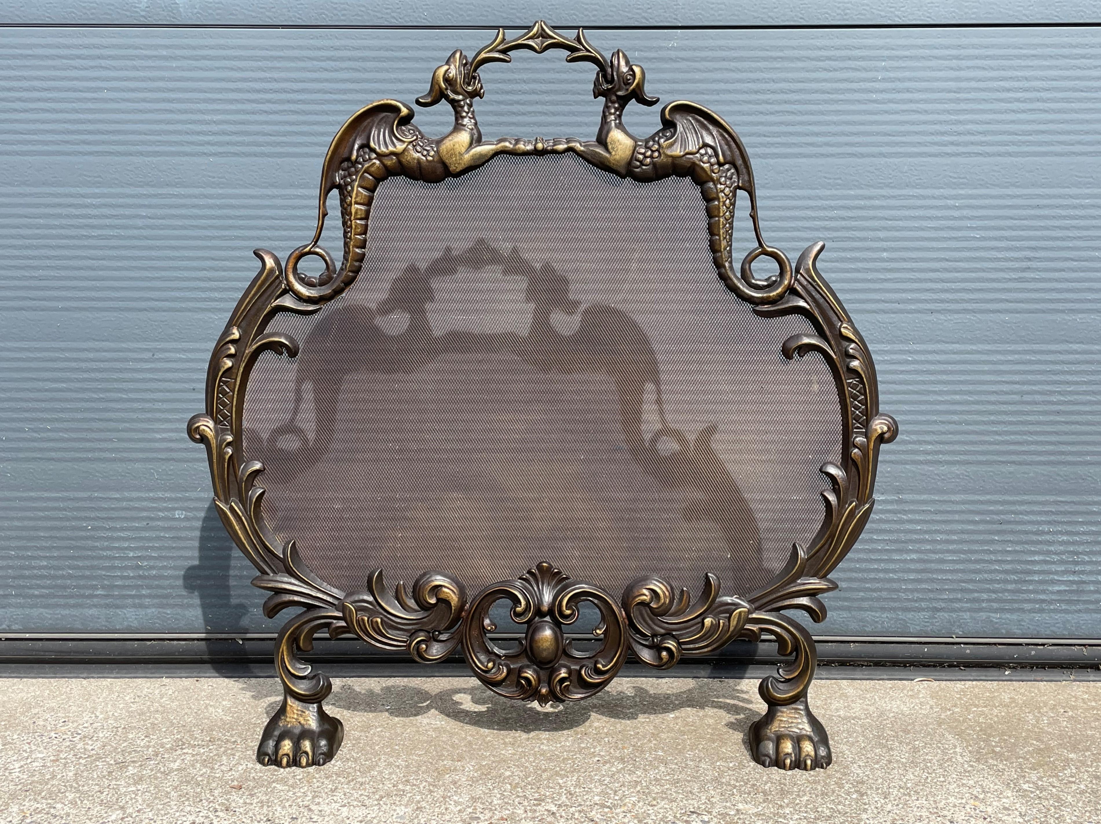 Antique Gothic Style Bronze Firescreen with Dragon Sculptures and Mint Wire Mesh For Sale 2