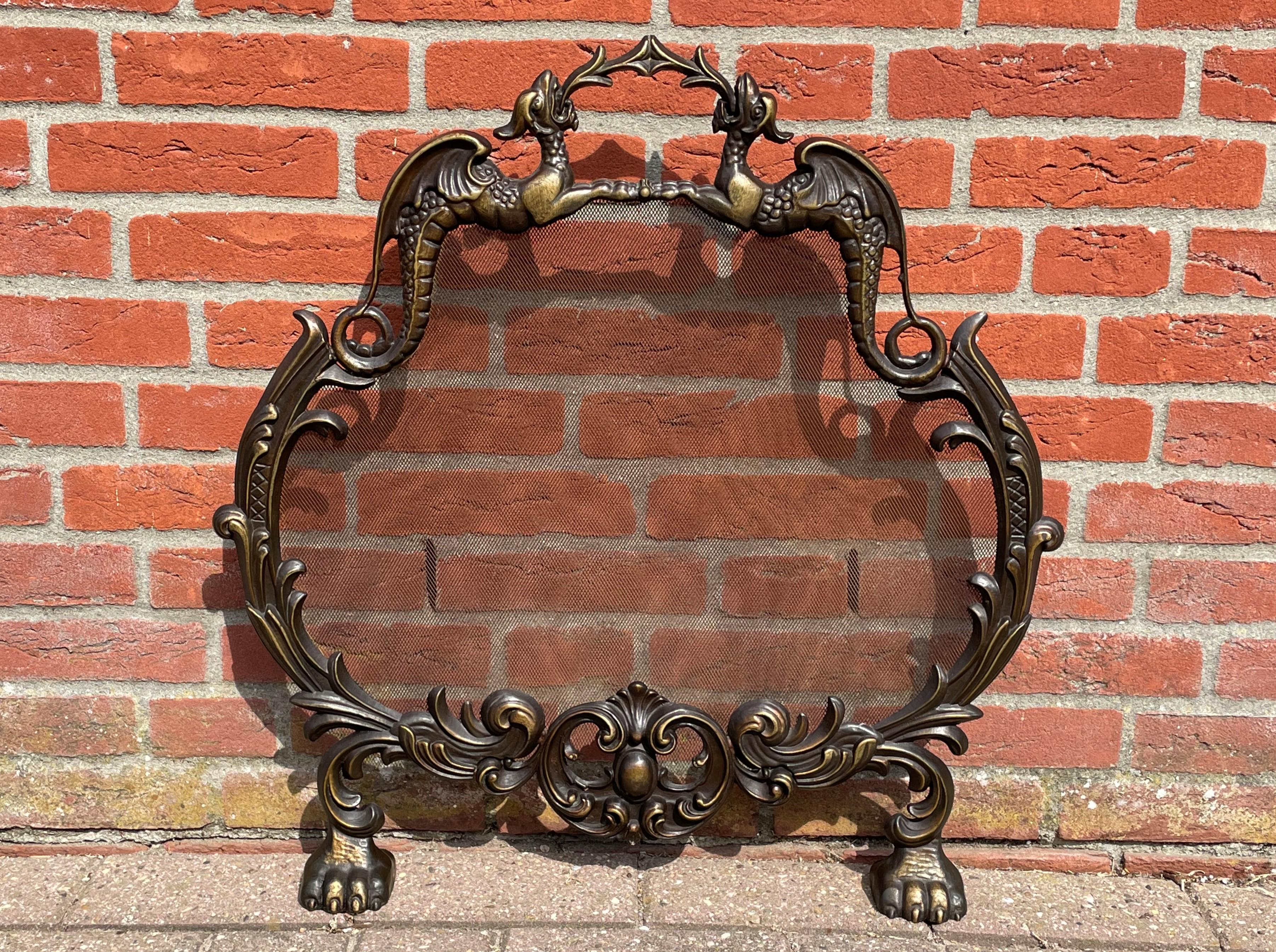 Antique Gothic Style Bronze Firescreen with Dragon Sculptures and Mint Wire Mesh For Sale 10