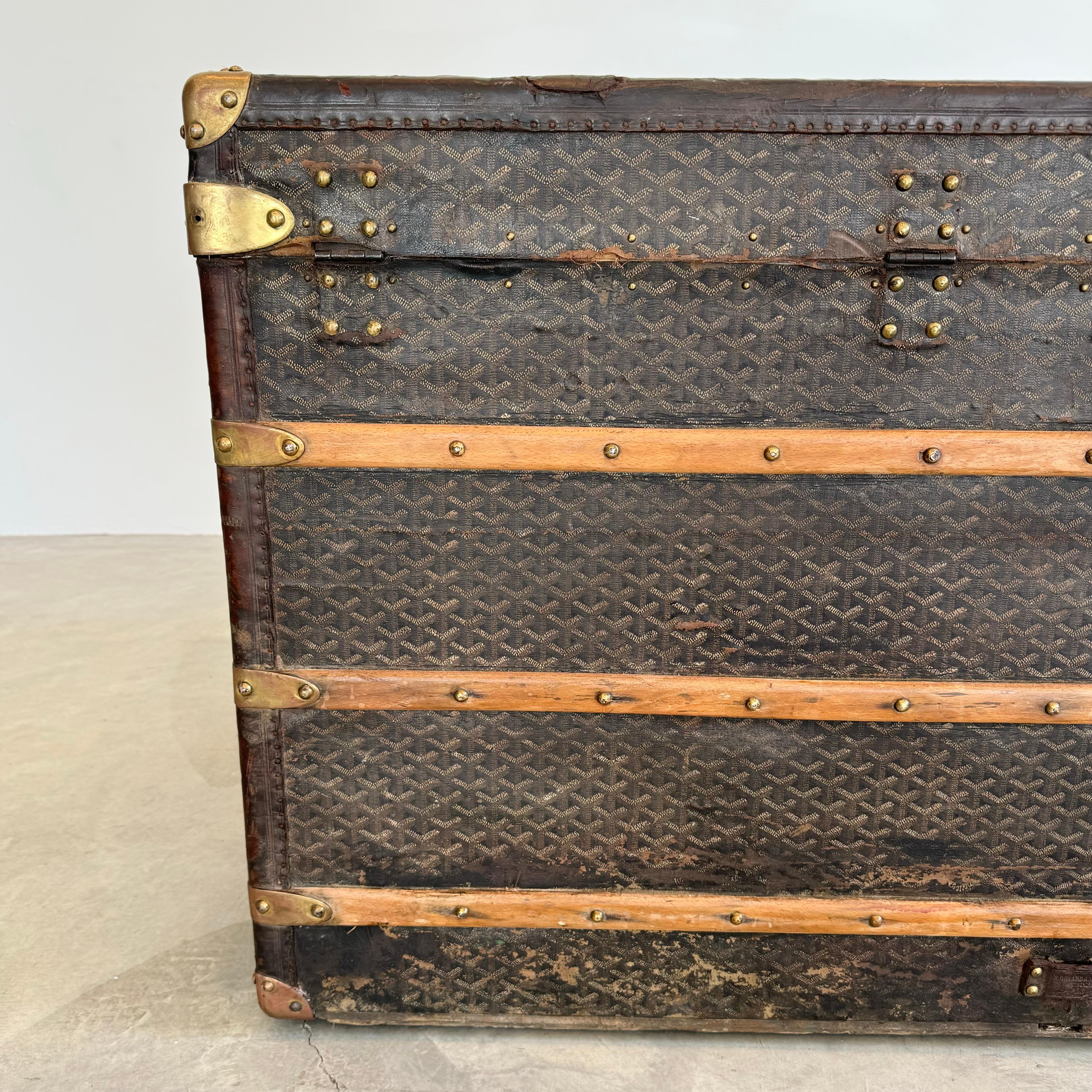 Antique Goyard Leather, Canvas and Brass Steamer Trunk In Good Condition For Sale In Los Angeles, CA