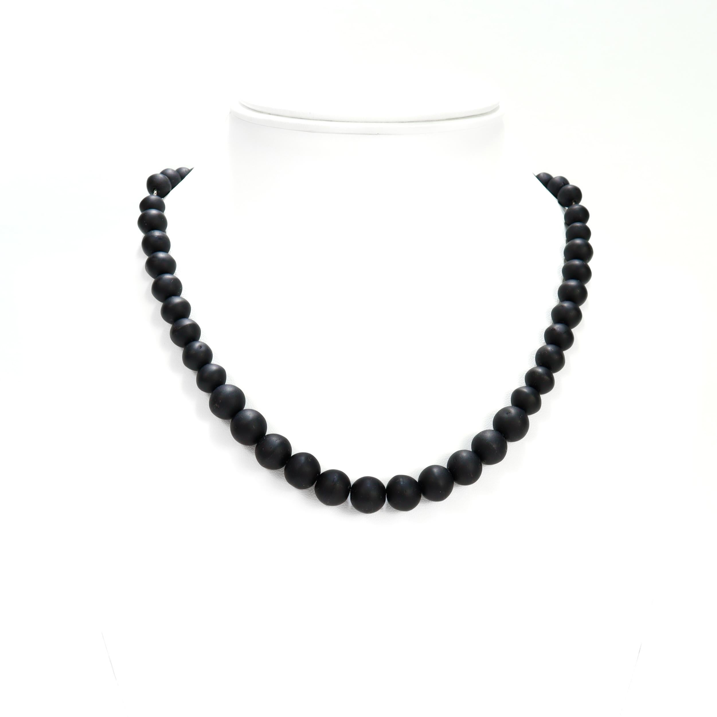 Collar de Luto de Azabache Graduado Antiguo en venta 1