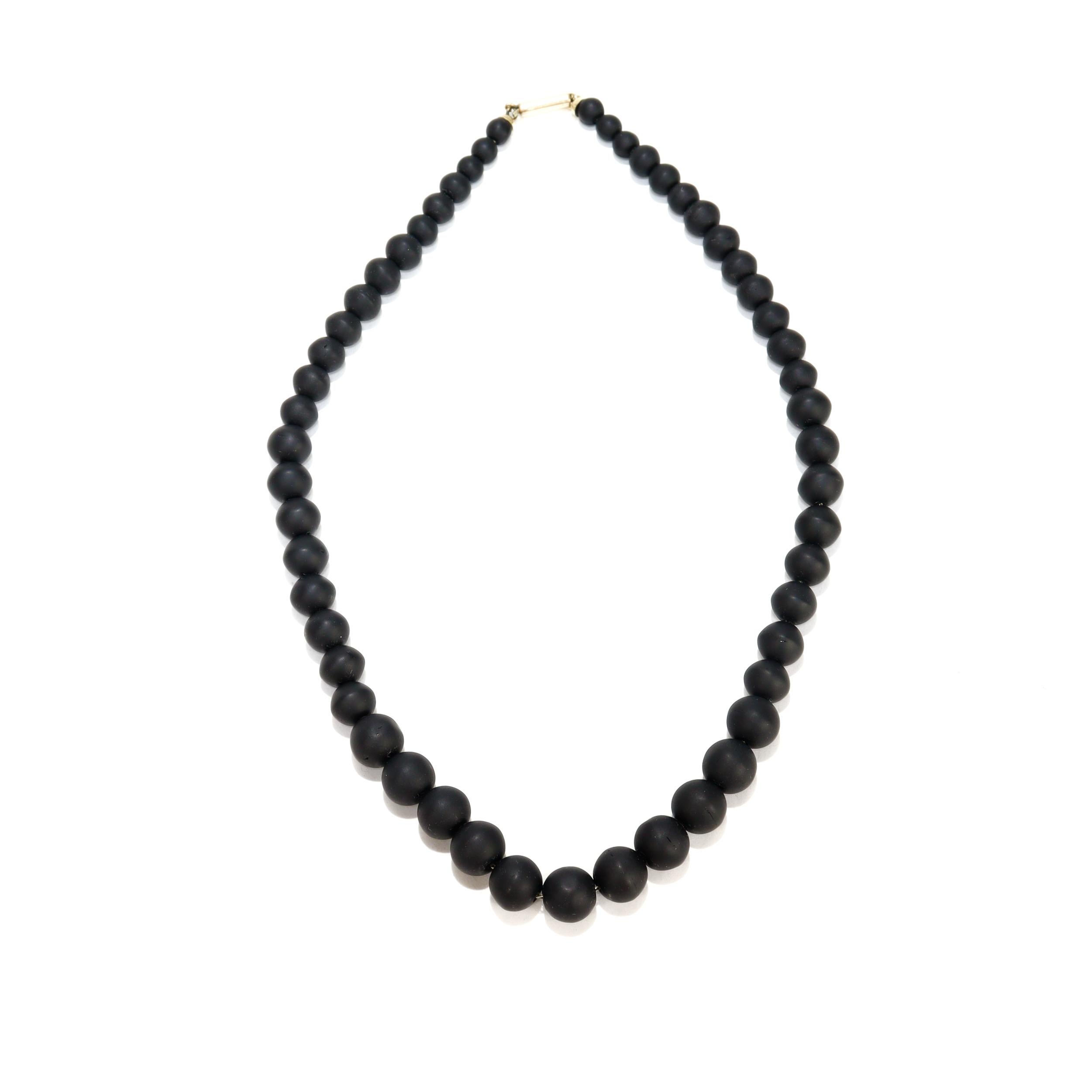 Collar de Luto de Azabache Graduado Antiguo en venta 2