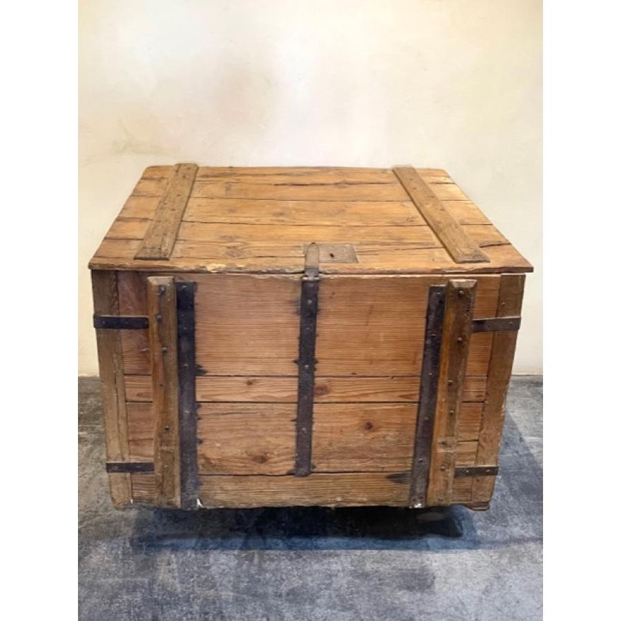 French Antique Grain Trunk, c1800, FR-0049 For Sale