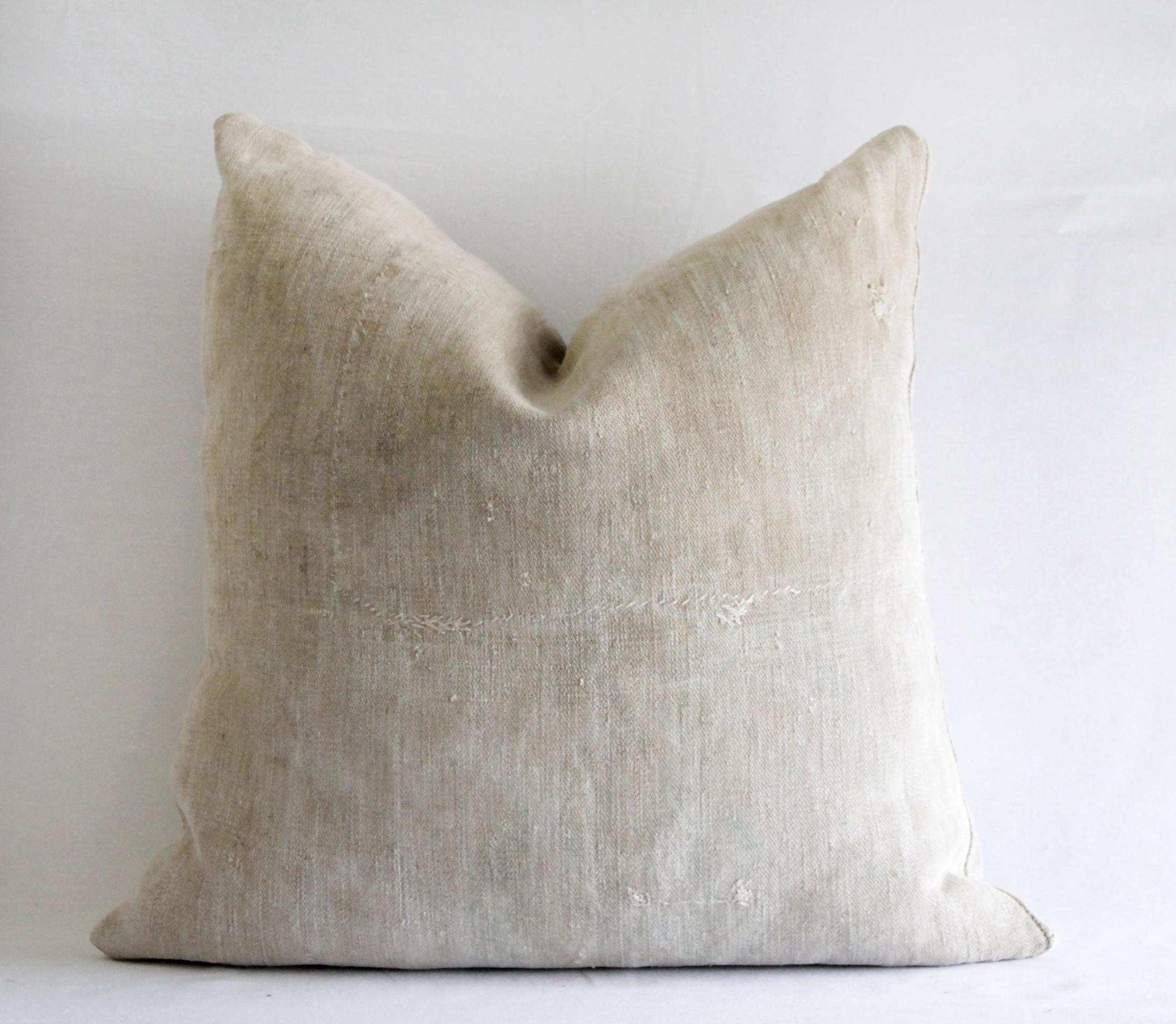 Antique grain sack pillow with original stamp writing
Heavy thick European grain sack pillow with original stamp on the front, and zipper closure.
Darker flax natural color.
Measures: 20 x 21
Zipper closure, insert not included.