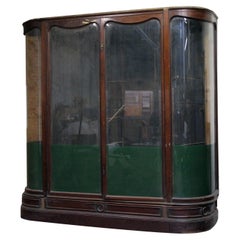Ancienne grande vitrine anglaise avec verre bombé d'origine