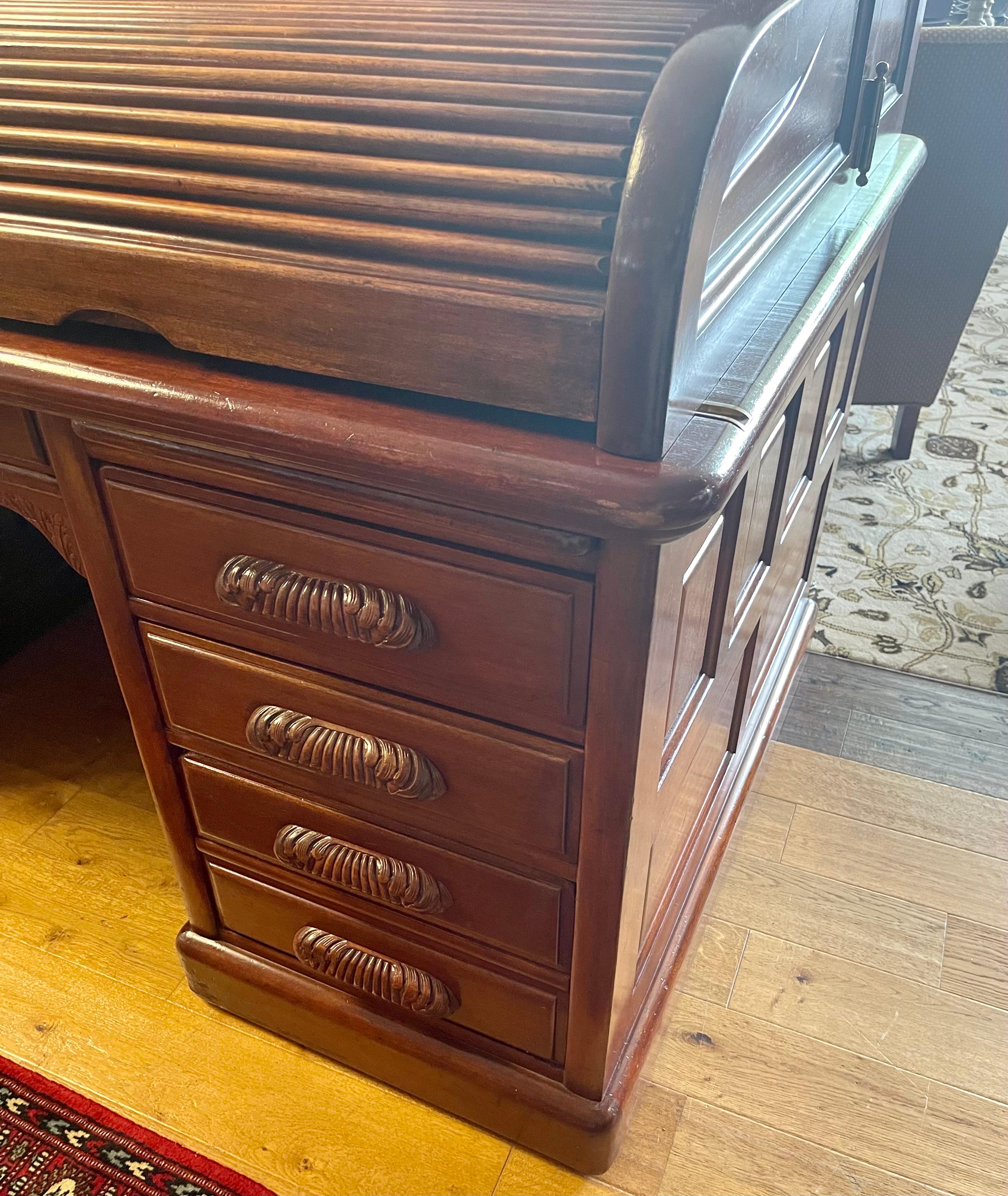 Antique Grand Mahogany Roll Top Derby Desk Company Boston, MA Turn of Century In Good Condition In West Hartford, CT