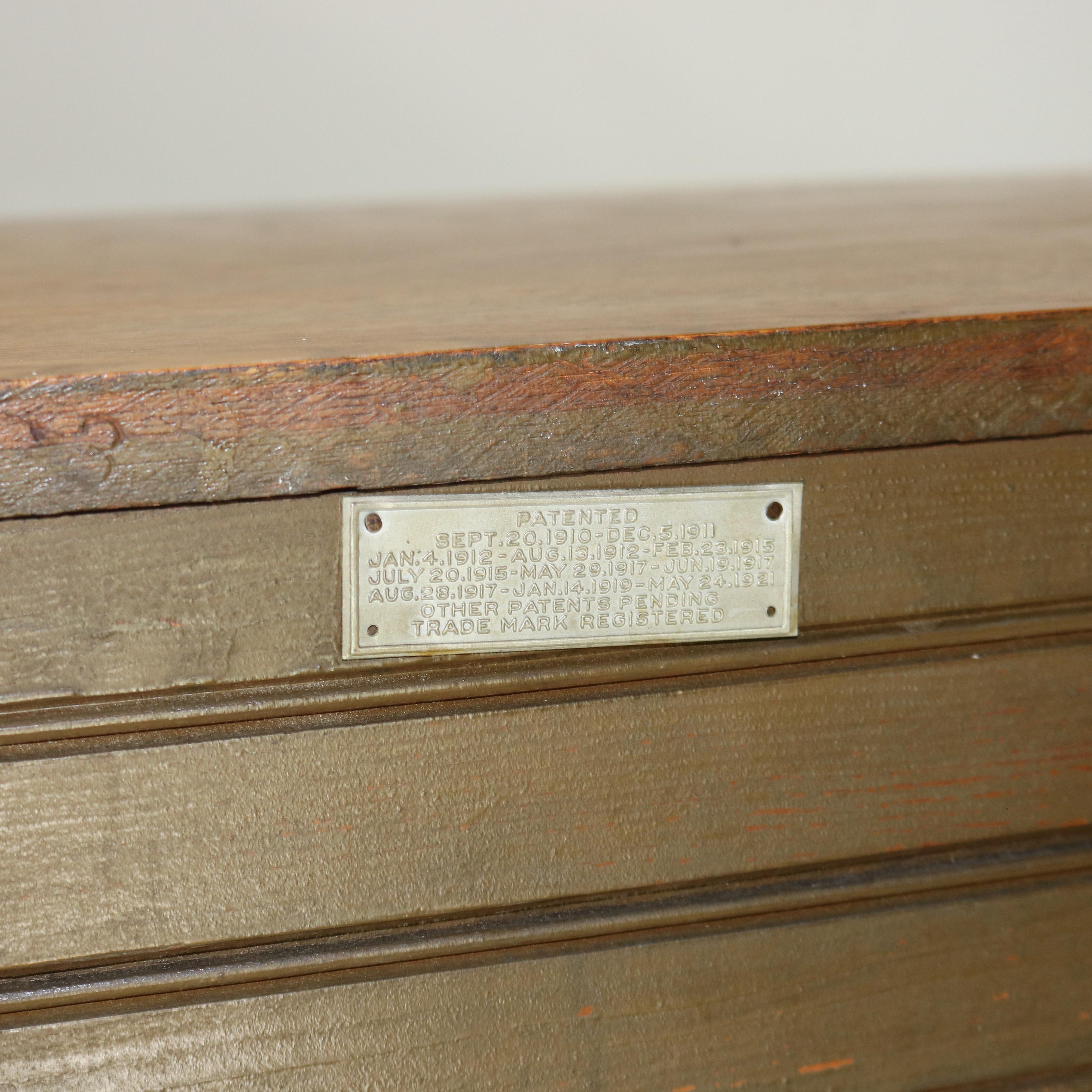 Antiguo frigorífico Grand Rapids Co. Hielera Leonard de roble y tres puertas c1920 en venta 7