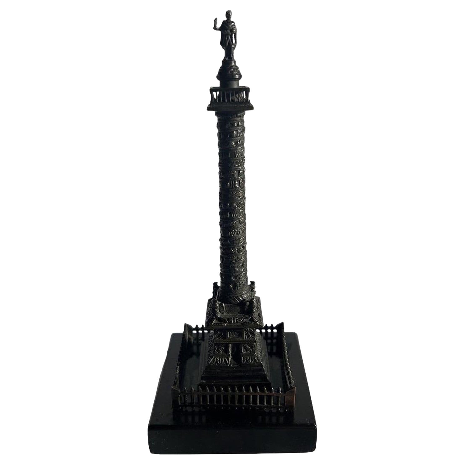 Antico gabinetto Grand Tour con bronzo della colonna Vendome, 1870 circa