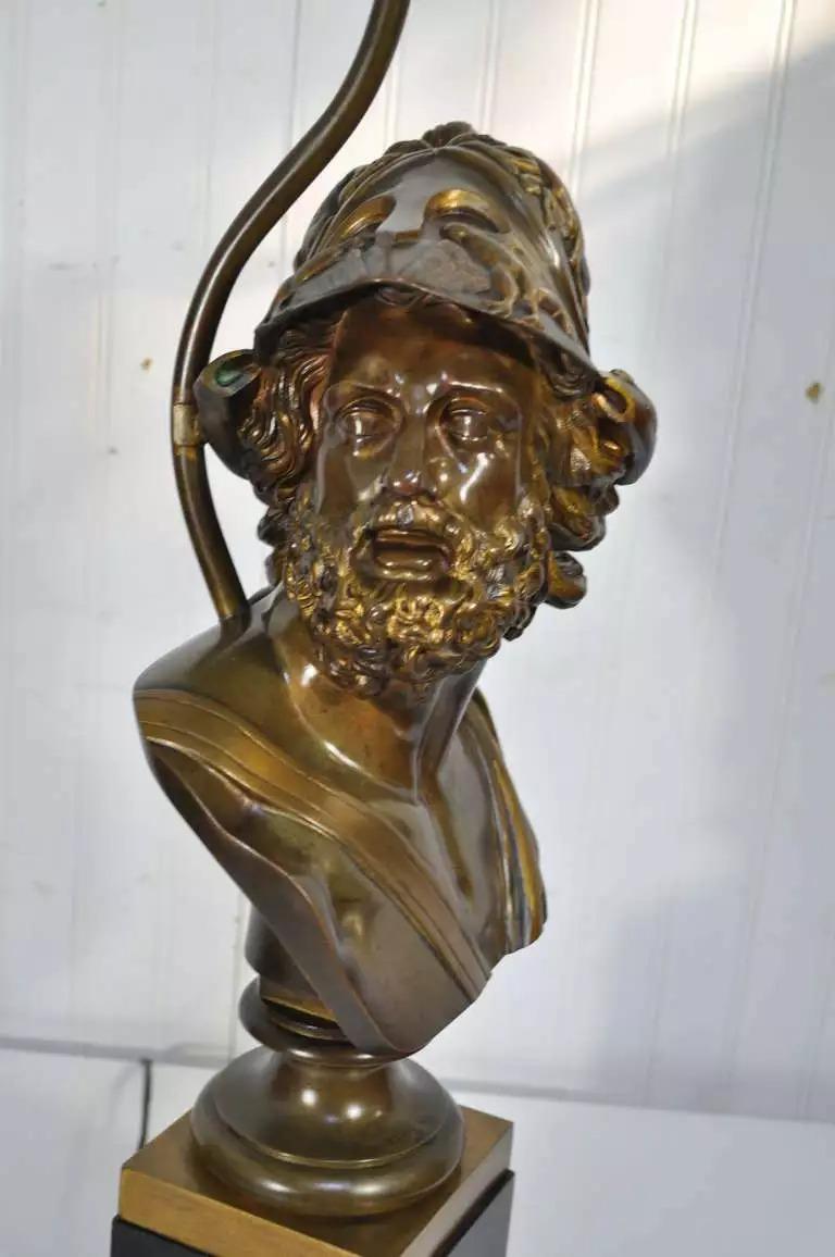 Inconnu Ancienne lampe de table Grand Tour française avec buste en bronze du général grec Trojan Ajax en vente