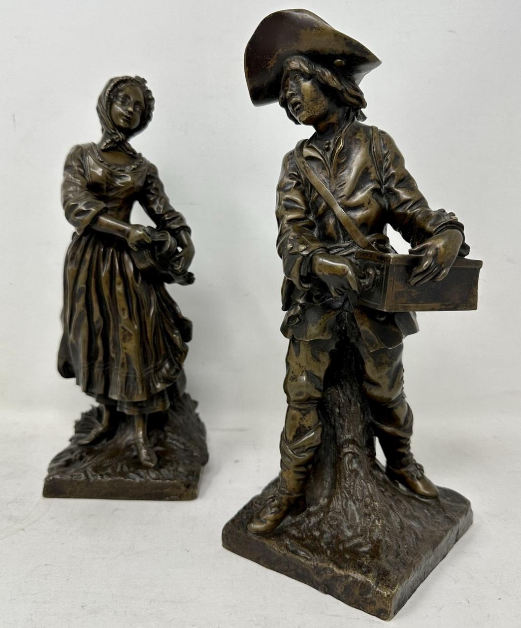 Exceptionnel exemple d'une paire de figures en bronze patiné, moulées au ciseau d'après Claude Michel Clodion (1738-1814), à la patine brune très foncée. Milieu du XIXe siècle. Attribué à la fonderie de Jules Graux 

Le couple d'hommes et de femmes
