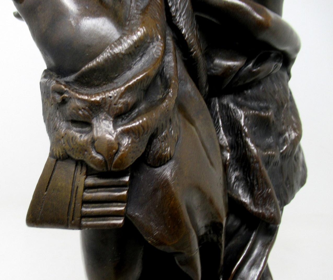 Sculpture française ancienne en bronze Grand Tour - Figure masculine d'un chérubin - Clodion Barbediene en vente 5