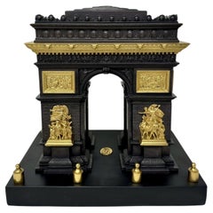 Ancien modèle architectural du Grand Tour français Arc de Triomphe Paris en bronze doré