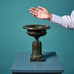 Antica urna a piedistallo in marmo di Campagna Grand Tour