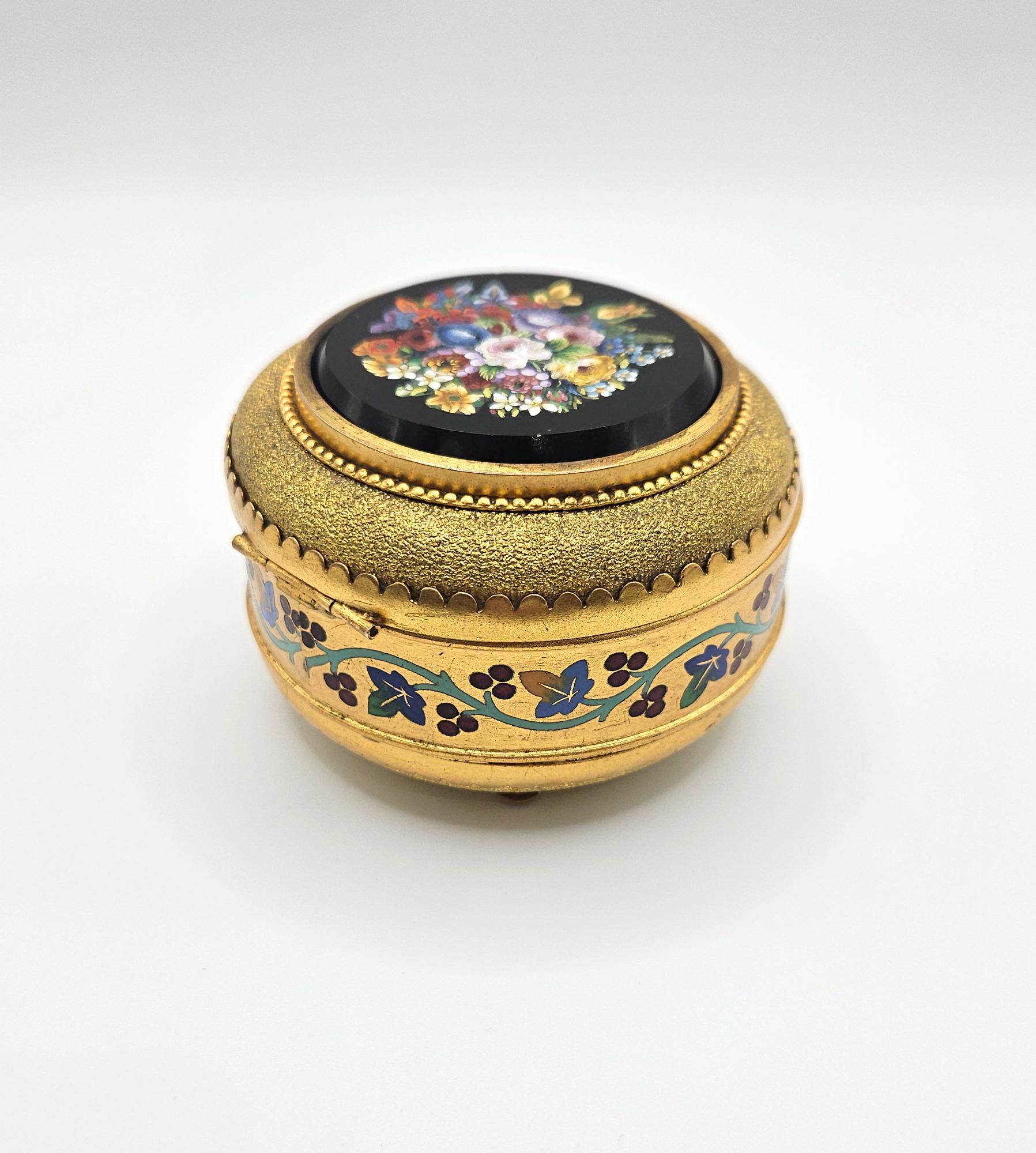 Antiguo joyero de micromosaico Grand Tour de Cesare Roccheggiani, Roma c. 1875 en venta 8