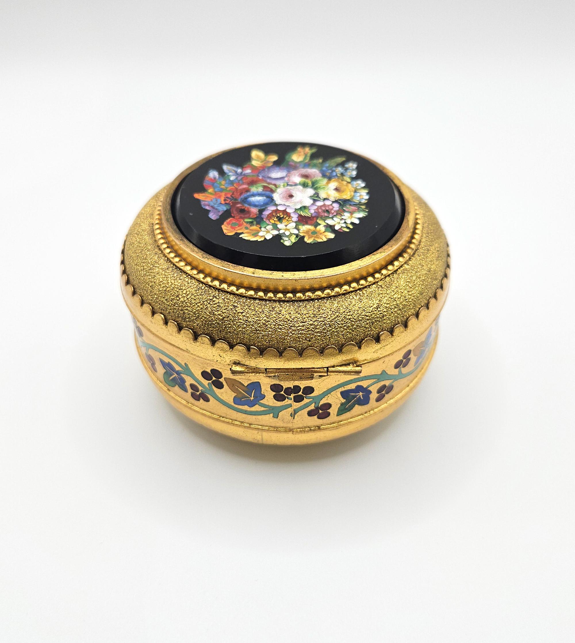 Antiguo joyero de micromosaico Grand Tour de Cesare Roccheggiani, Roma c. 1875 en venta 9