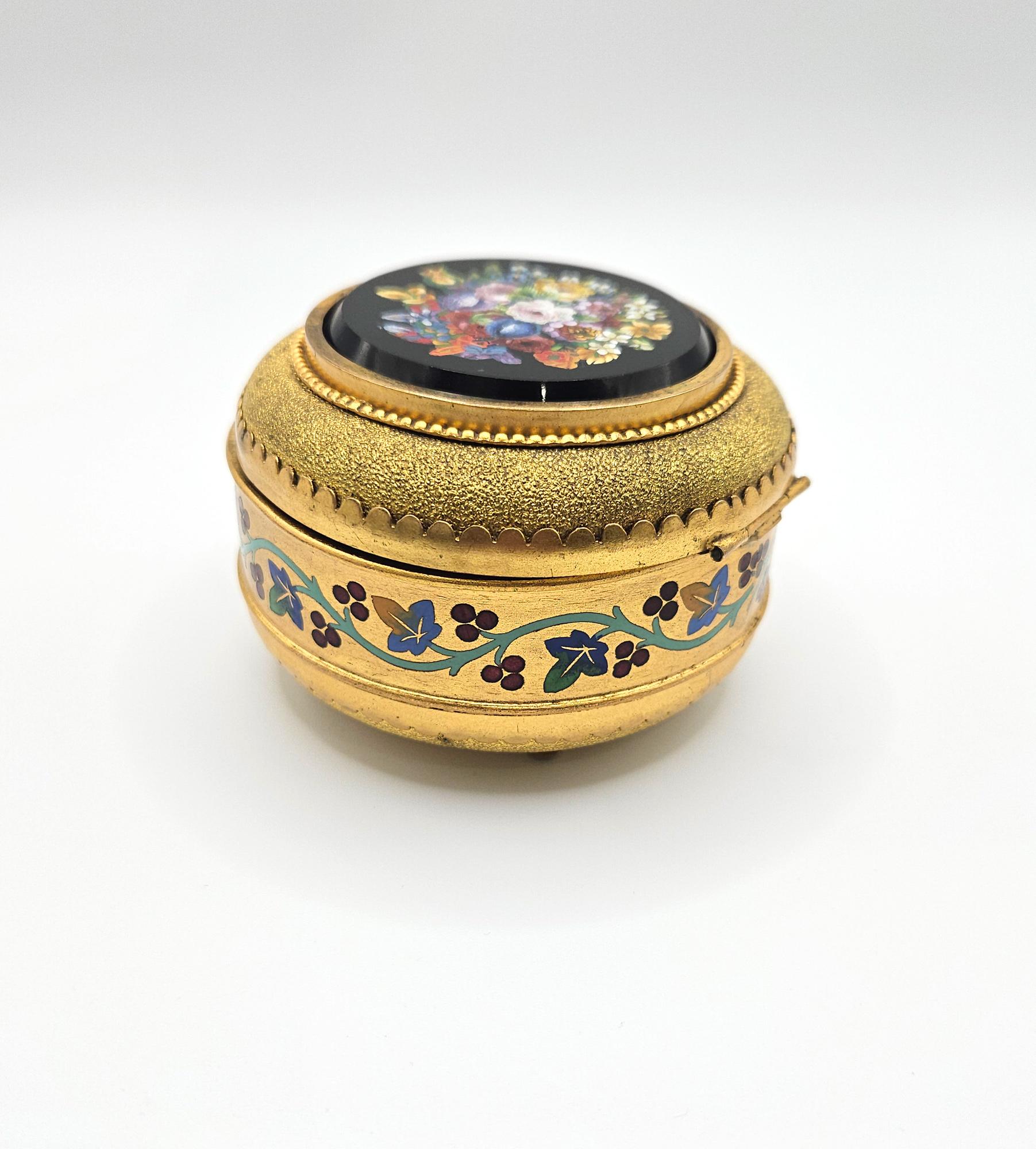 Antiguo joyero de micromosaico Grand Tour de Cesare Roccheggiani, Roma c. 1875 en venta 11