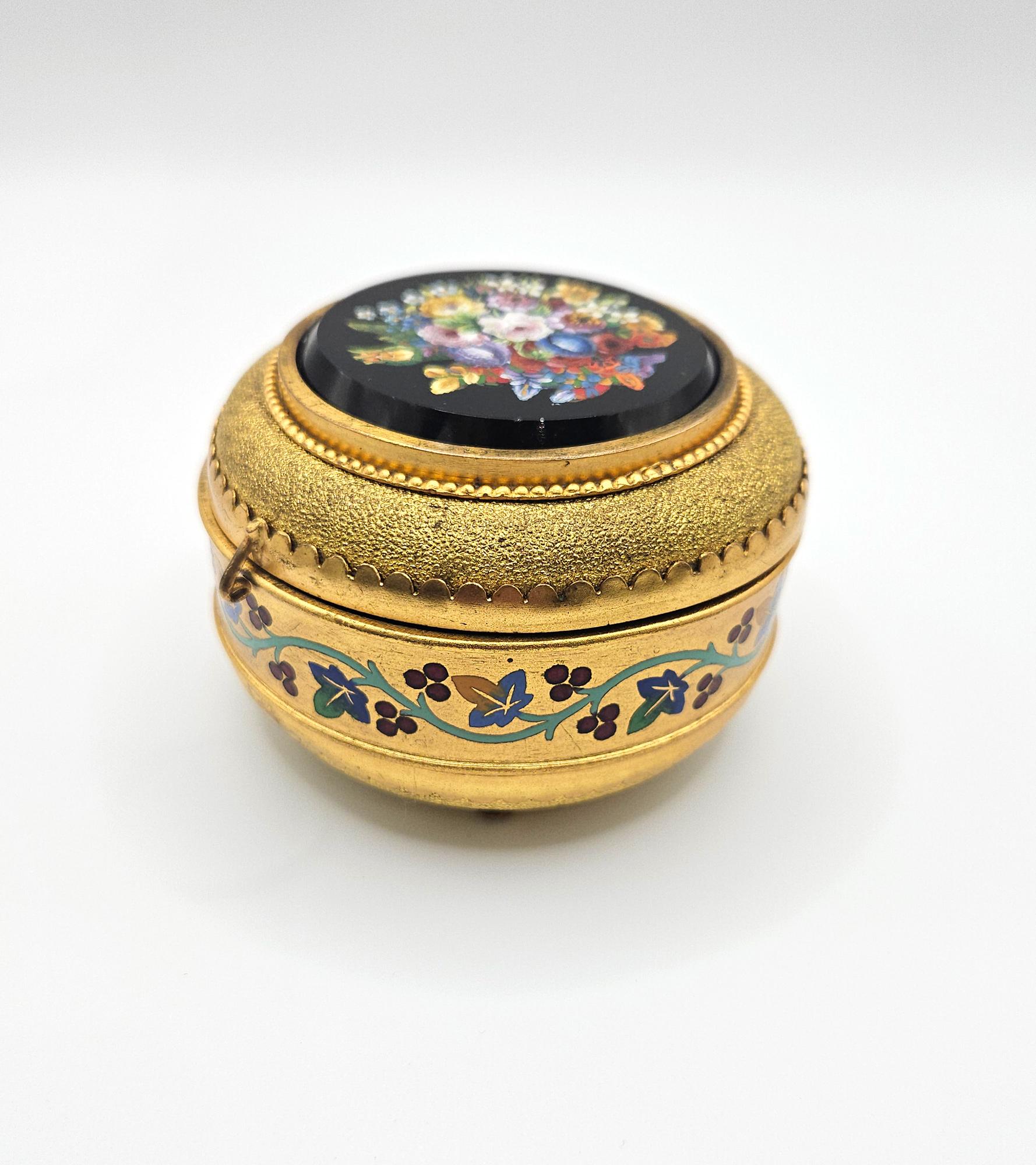 Antiguo joyero de micromosaico Grand Tour de Cesare Roccheggiani, Roma c. 1875 en venta 12