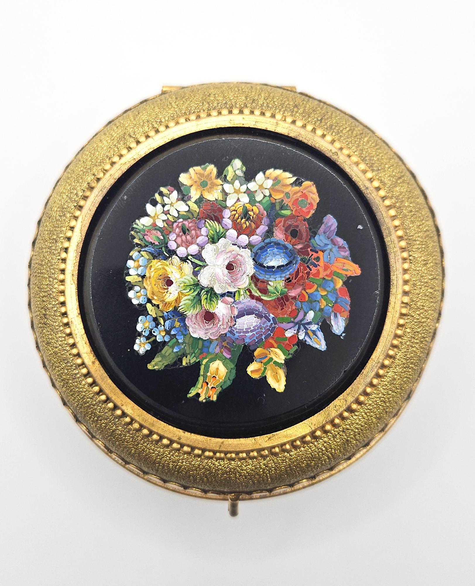 Antiguo joyero de micromosaico Grand Tour de Cesare Roccheggiani, Roma c. 1875 en venta 14