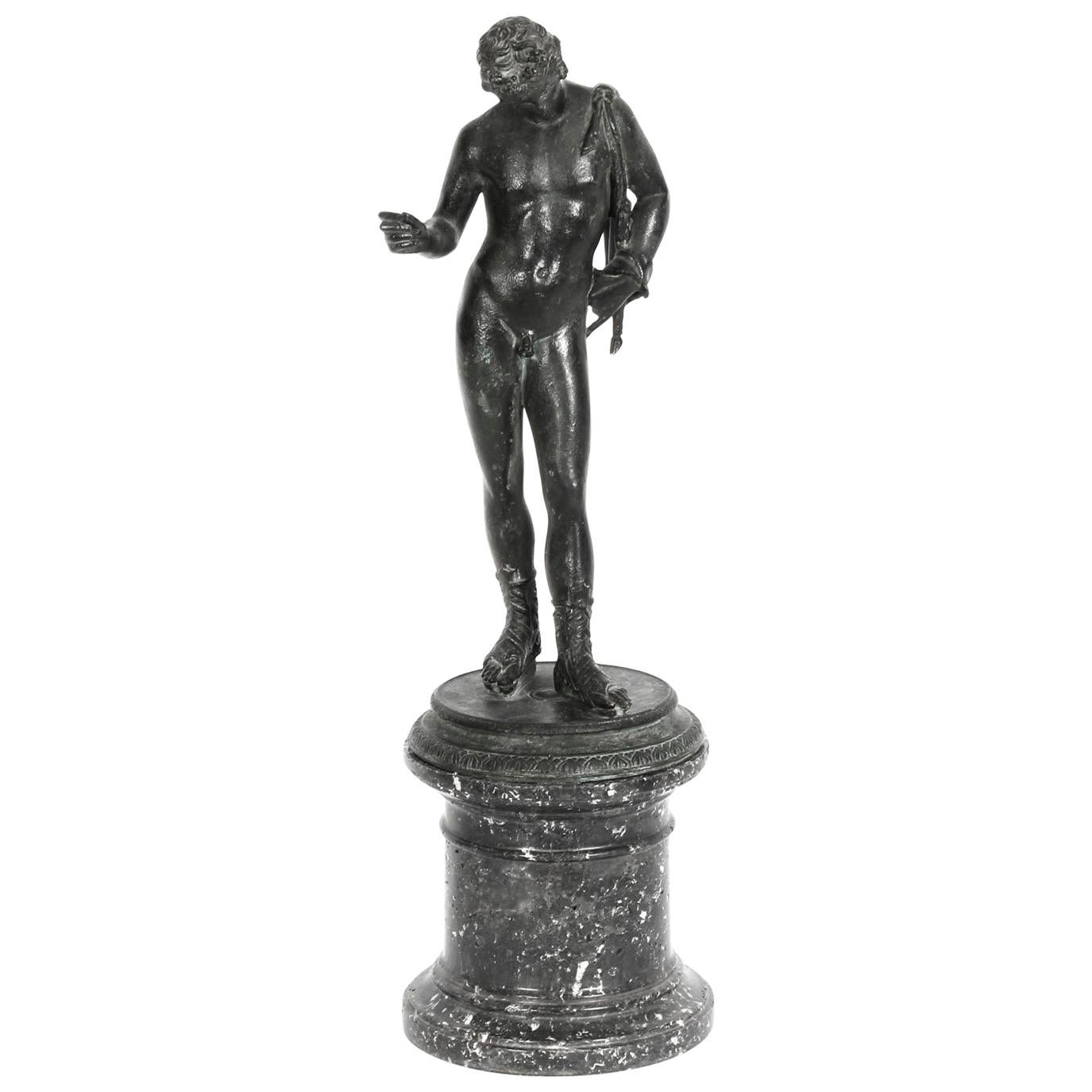 Ancienne figure de Narcisse en bronze patiné Grand Tour 1870, 19ème siècle