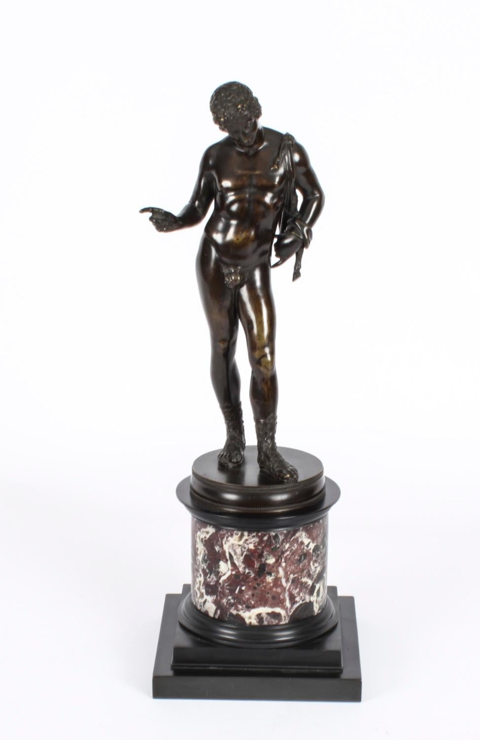 Antike Grand Tour Patinierte Bronzefigur des David aus dem 19. Jahrhundert (Mittleres 19. Jahrhundert) im Angebot