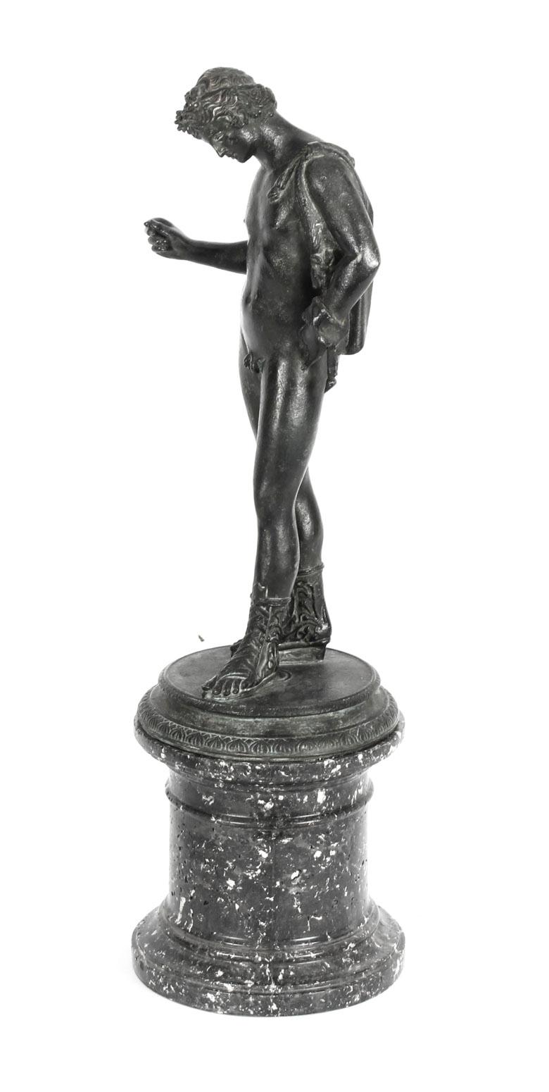 Ancienne figure de Narcisse en bronze patiné Grand Tour 1870, 19ème siècle Bon état - En vente à London, GB