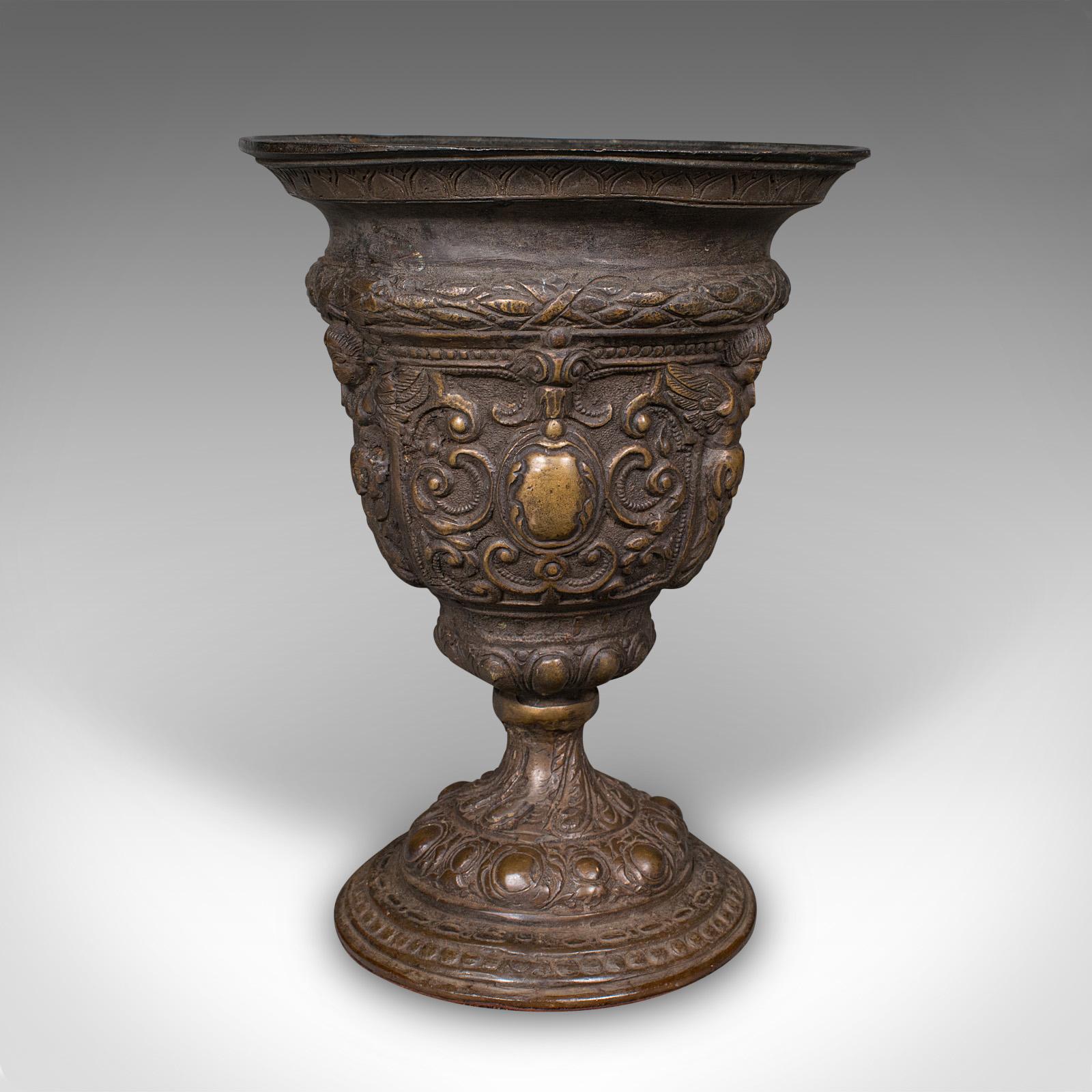 Milieu du XIXe siècle Ancienne Jardinière Grand Tour, Italienne, Bronze, Vase à Bouquet, Urne, Début Victorien en vente