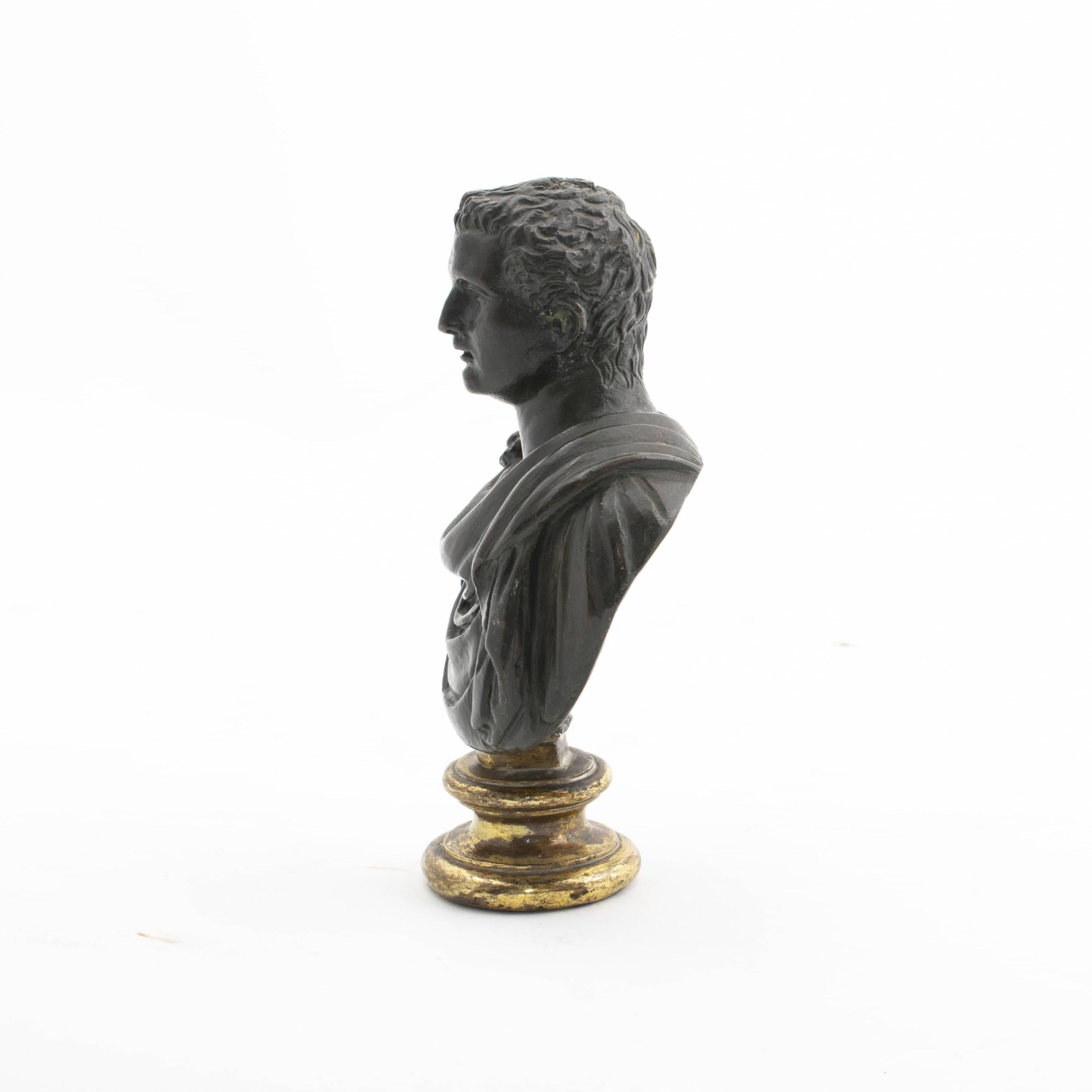 Grand Tour. Small bronze sculpture of Roman emperor in dark green patinated bronze on gilded plinth.

Italy 1860-1880.
 
