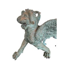 Ancienne statue de Gryphon mythologique grecque de style Grand Tour Grande