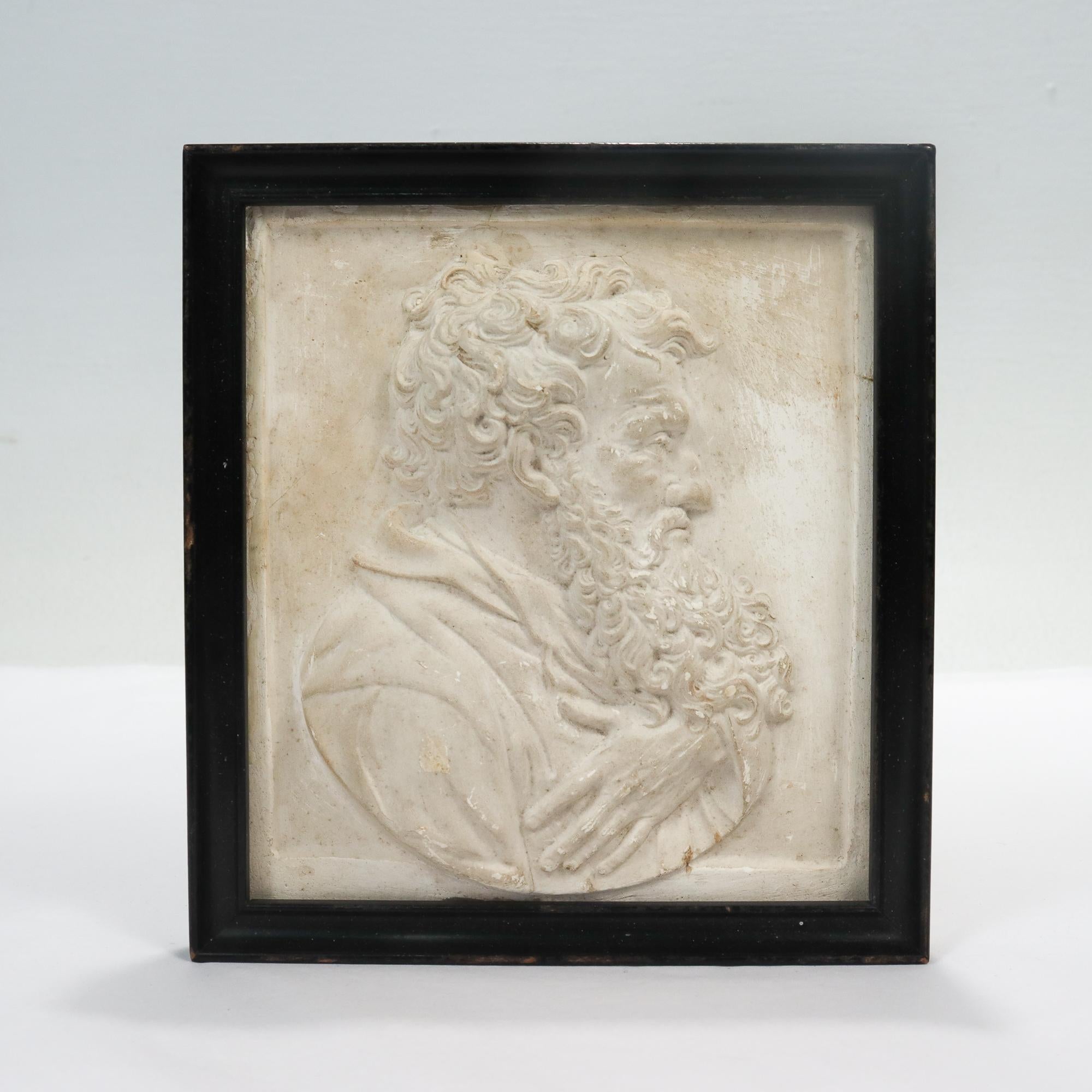 A fine antique plaster plaque.

Depicting Leonardo da Vinci - the quintessential Renaissance artist - in half profile. 

Housed in a thin black painted wooden frame.

Simply a wonderful Grand Tour piece!

Perfect for the wunderkammer or