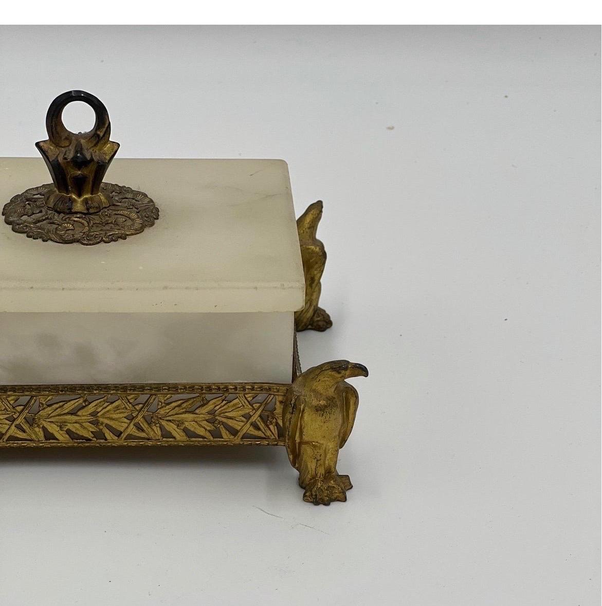 XIXe siècle Humidificateur de style Grand Tour ancien en marbre et laiton doré à motif de bambou et d'aigle en vente