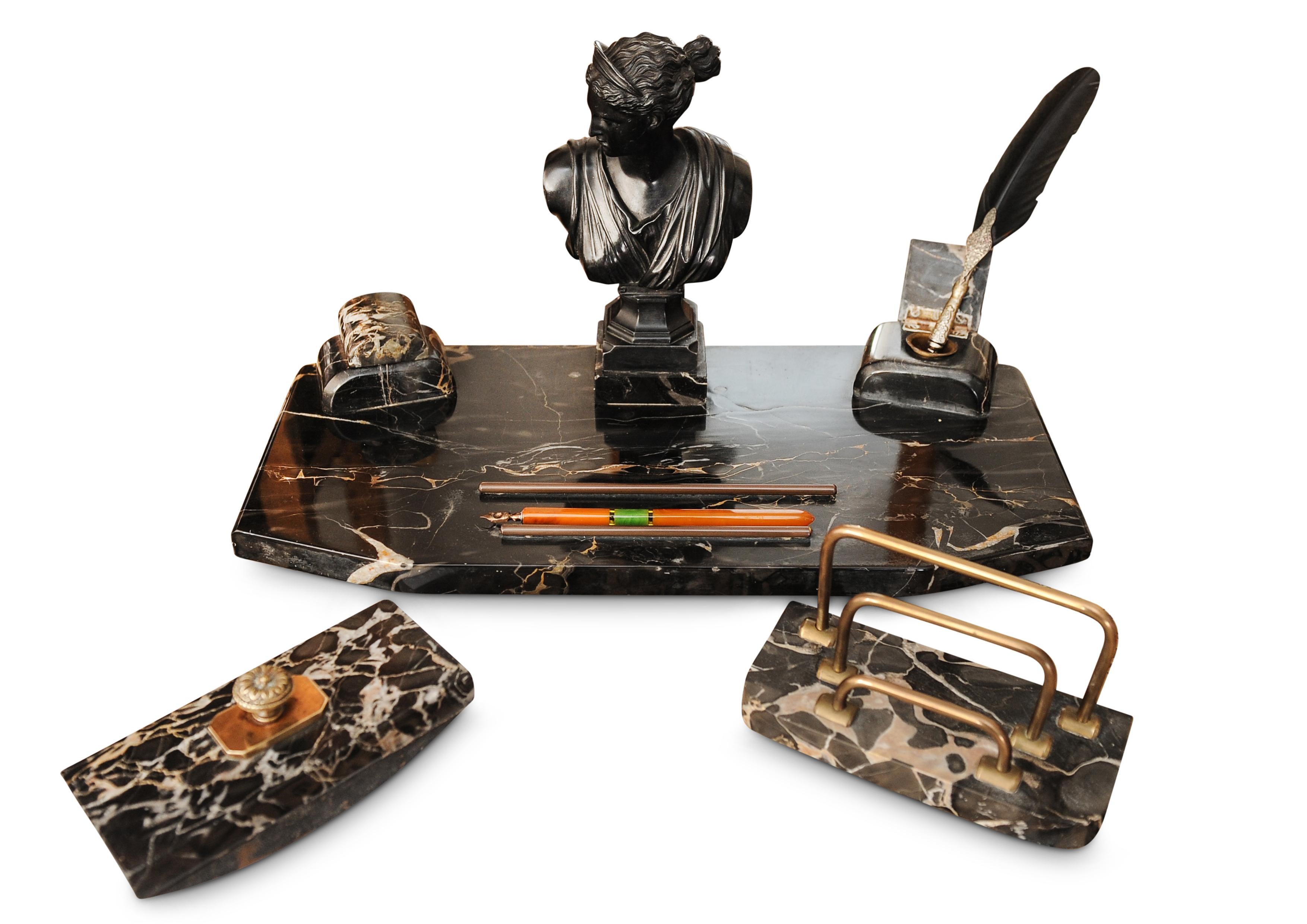 Antikes viktorianisches klassisches dreiteiliges Schreibtisch-Set aus Marmor und Bronze, Grand Tour (Empire Revival) im Angebot