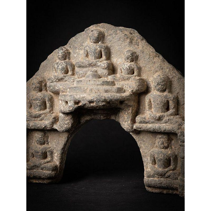 Antikes Granit-Jain-Fragment einer Parikara aus Indien (18. Jahrhundert und früher) im Angebot