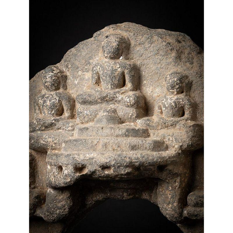 Antikes Granit-Jain-Fragment einer Parikara aus Indien (Holz) im Angebot