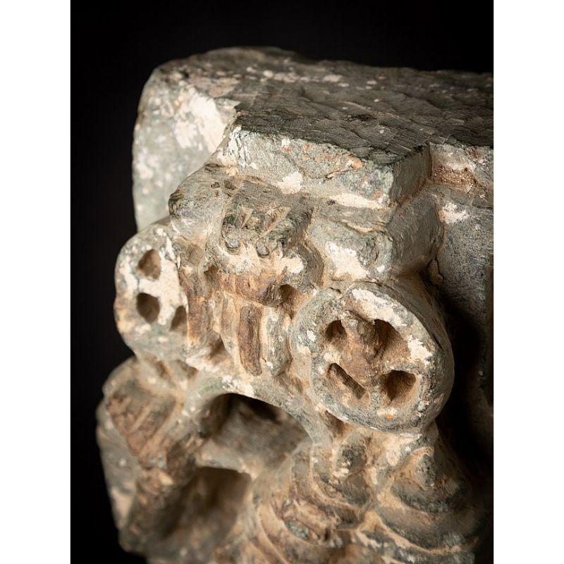 Antike Granitstatue aus einem Jain- Tempel aus Indien im Angebot 8