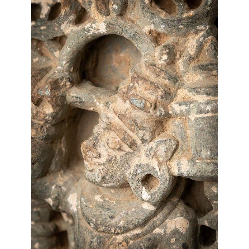 Antike Granitstatue aus einem Jain- Tempel aus Indien im Angebot 11