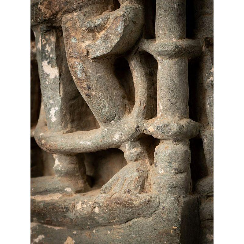Antike Granitstatue aus einem Jain- Tempel aus Indien im Angebot 13