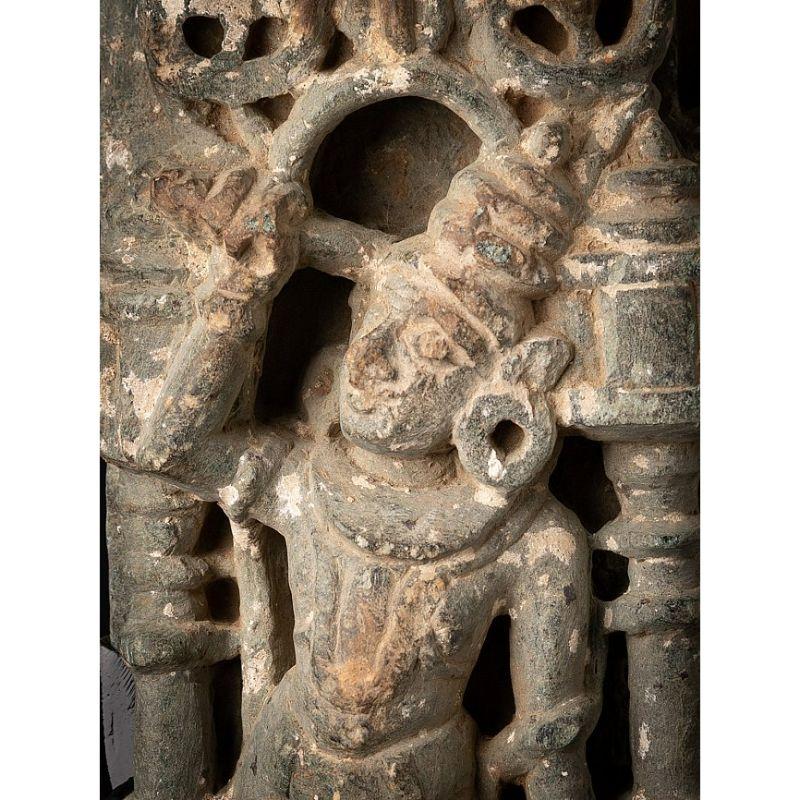 Antike Granitstatue aus einem Jain- Tempel aus Indien (Indisch) im Angebot