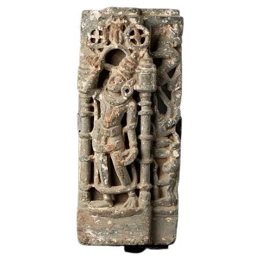 Antike Granitstatue aus einem Jain- Tempel aus Indien im Angebot